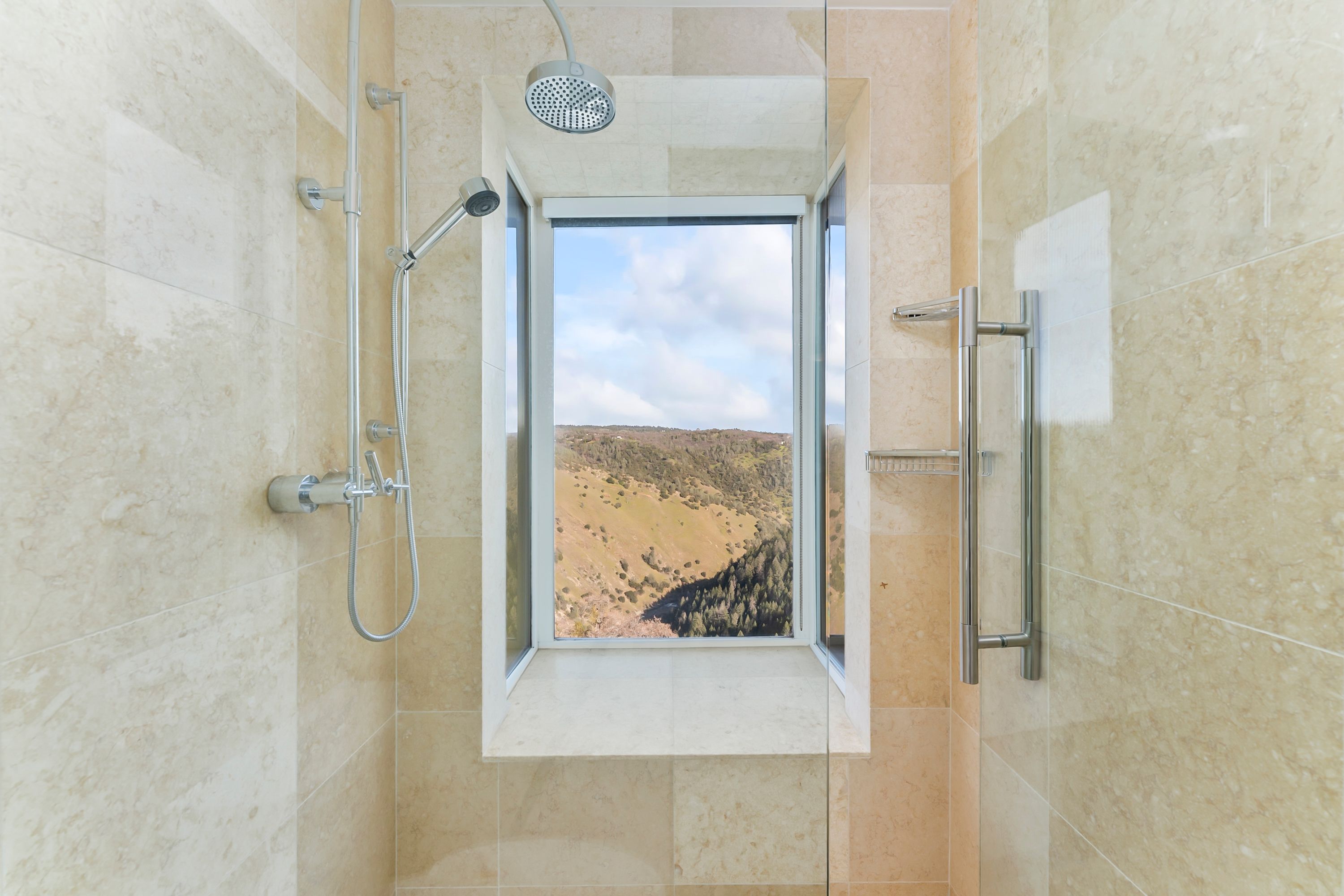  River Views • Pool • A Striking Estate That Makes a Statement - 物件實景