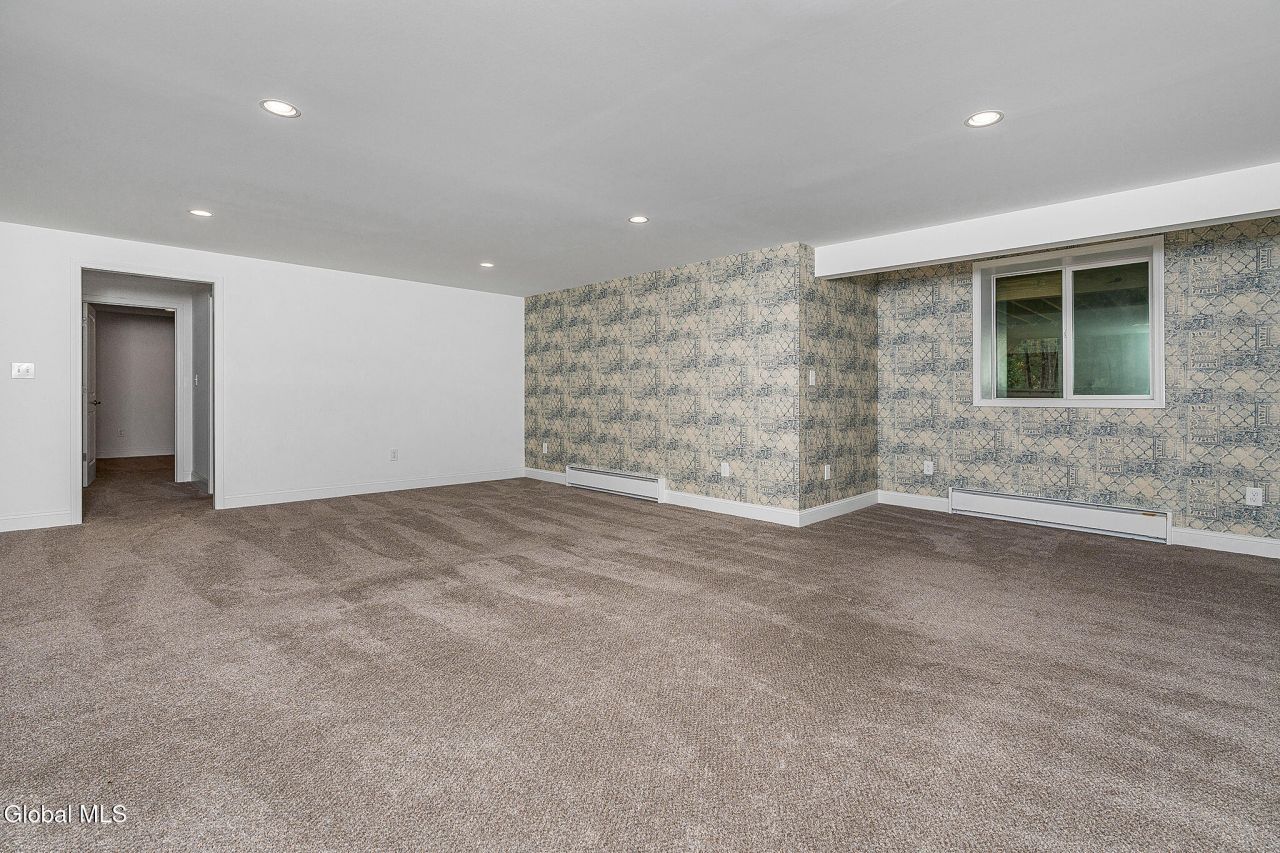 Halfmoon, New York, 12065, United States, 4 Bedrooms Bedrooms, ,3 BathroomsBathrooms,Residential,For Sale,1987891