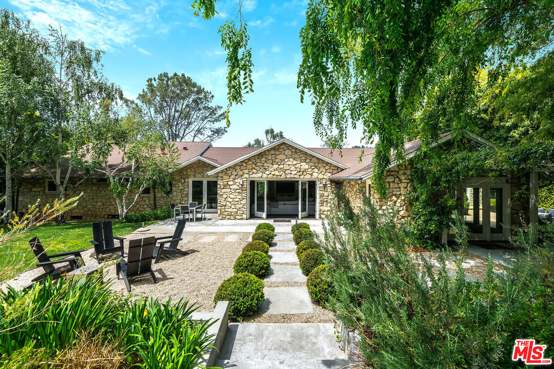 Los Angeles, California, 90077, United States, 5 Bedrooms Bedrooms, ,7 BathroomsBathrooms,Residential,For Sale,1827640