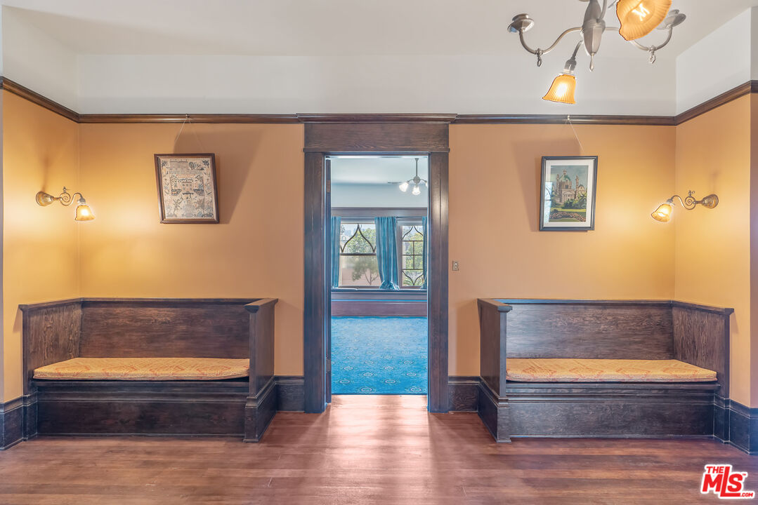 Los Angeles, California, 90006, United States, 6 Bedrooms Bedrooms, ,5 BathroomsBathrooms,Residential,For Sale,1883118