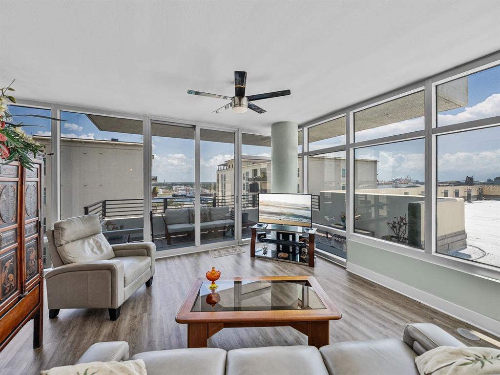 Tampa, Florida, 33602, United States, 1 Bedroom Bedrooms, ,2 BathroomsBathrooms,Residential,For Sale,1807675