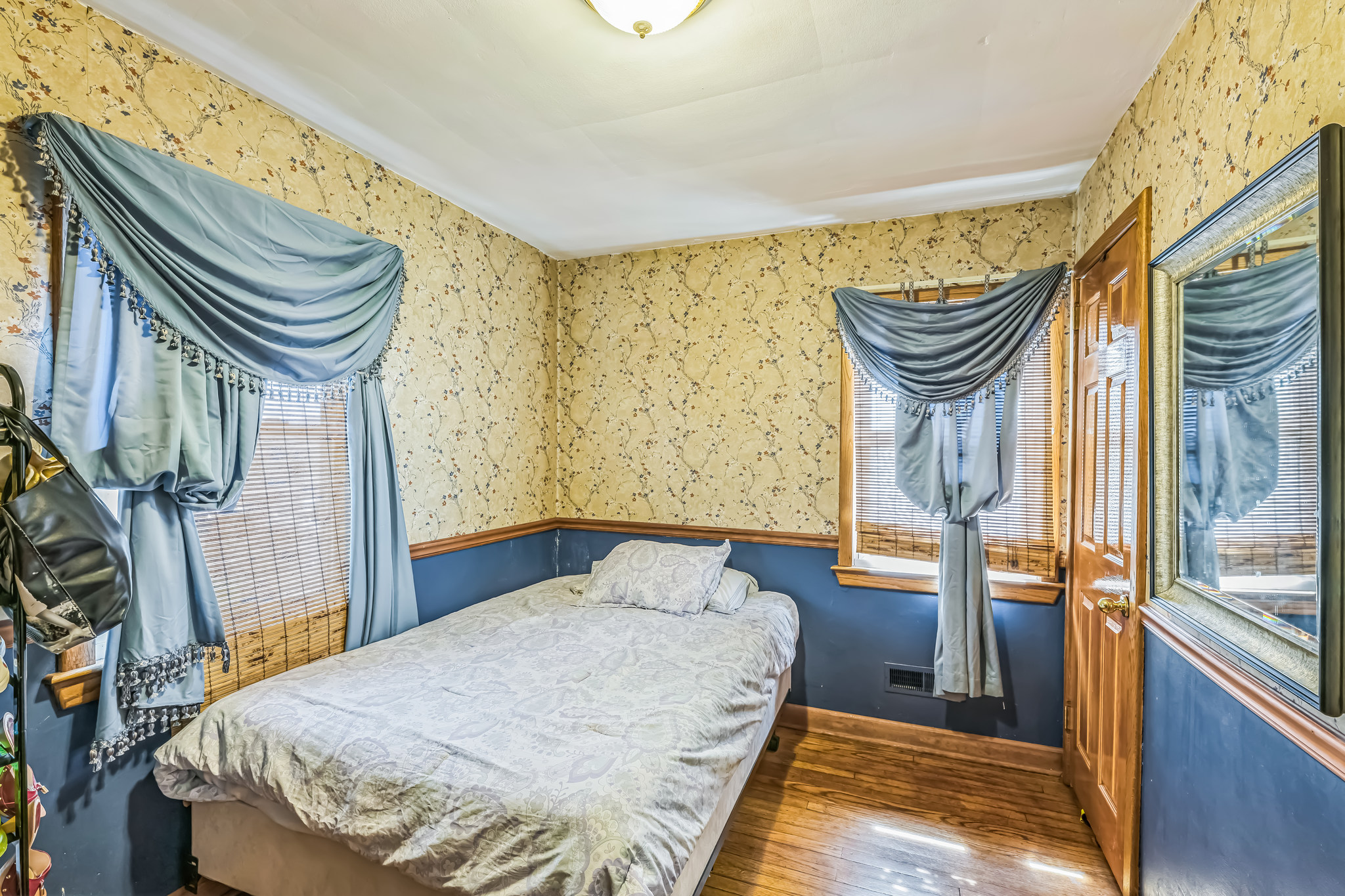 Elmwood Park, New Jersey, 07407, United States, 4 Bedrooms Bedrooms, ,3 BathroomsBathrooms,Residential,For Sale,1921760