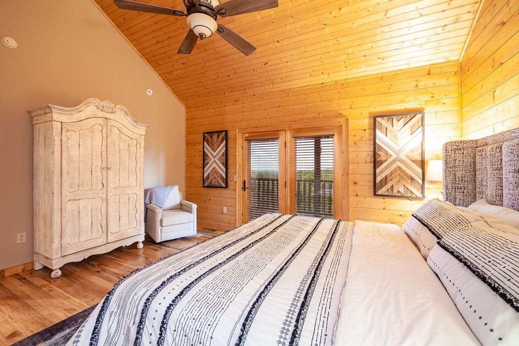 Sevierville, Tennessee, 37862, United States, 3 Bedrooms Bedrooms, ,7 BathroomsBathrooms,Residential,For Sale,1914651