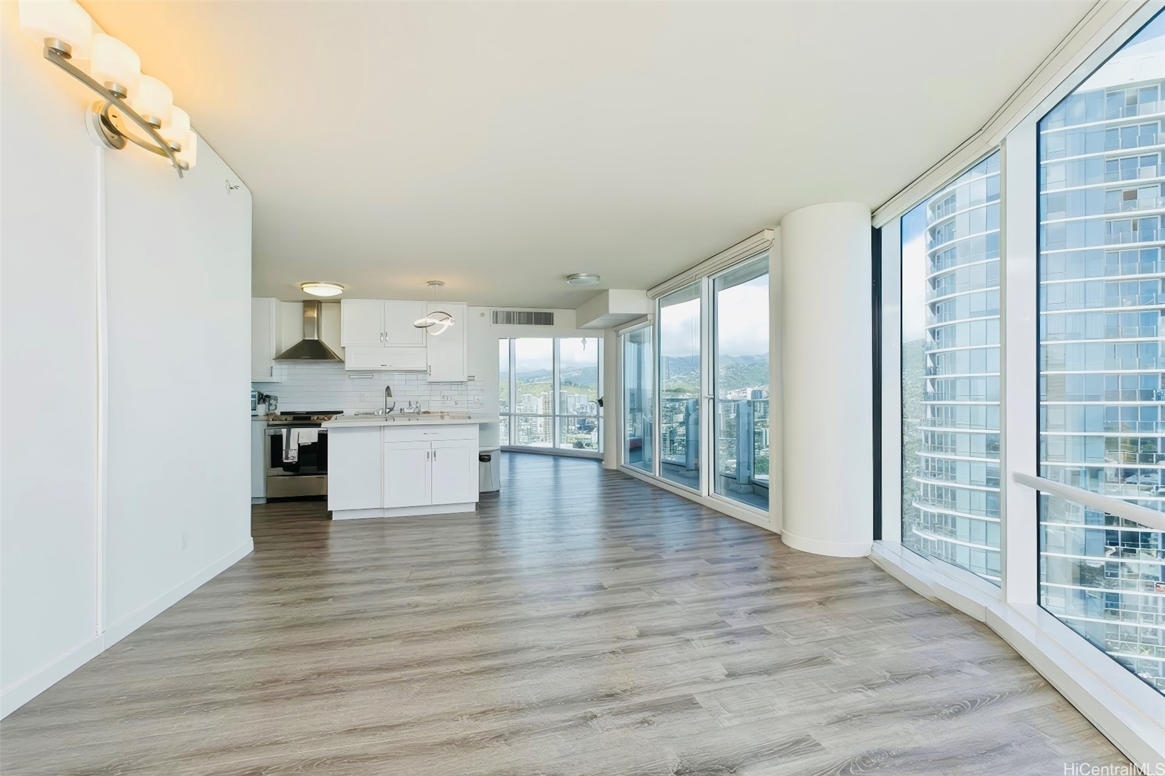 Honolulu, Hawaii, 96814, United States, 3 Bedrooms Bedrooms, ,2 BathroomsBathrooms,Residential,For Sale,1785999