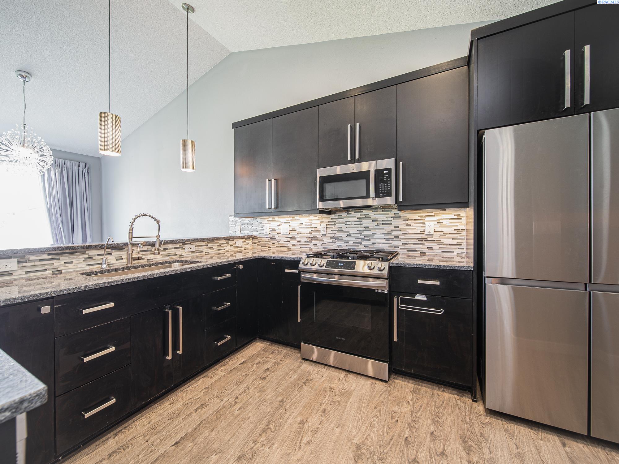 Pasco, Washington, 99301, United States, 4 Bedrooms Bedrooms, ,3 BathroomsBathrooms,Residential,For Sale,1933417