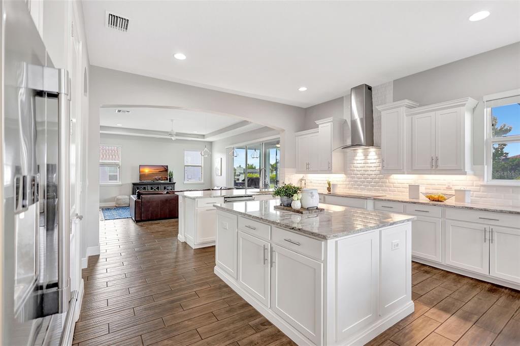 Bradenton, Florida, 34212, United States, 5 Bedrooms Bedrooms, ,5 BathroomsBathrooms,Residential,For Sale,1917227