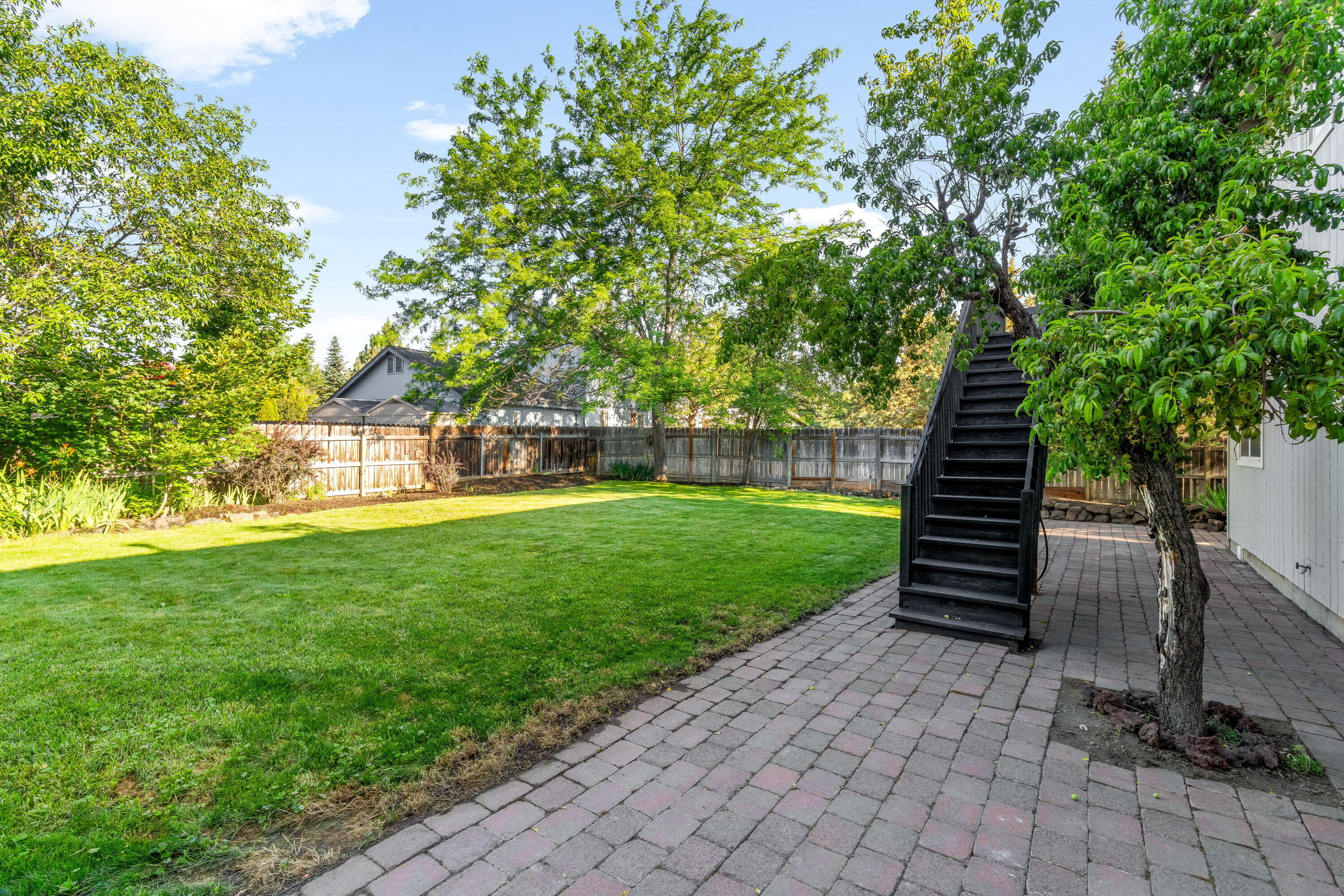 Bend, Oregon, 97701, United States, 3 Bedrooms Bedrooms, ,3 BathroomsBathrooms,Residential,For Sale,1889882