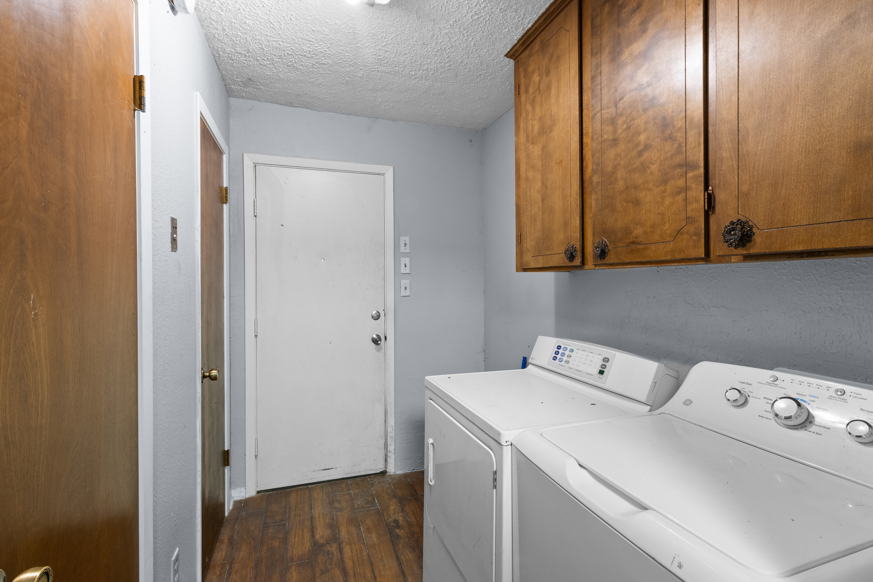 Henderson, Texas, 75652, United States, 6 Bedrooms Bedrooms, ,5 BathroomsBathrooms,Residential,For Sale,1920809