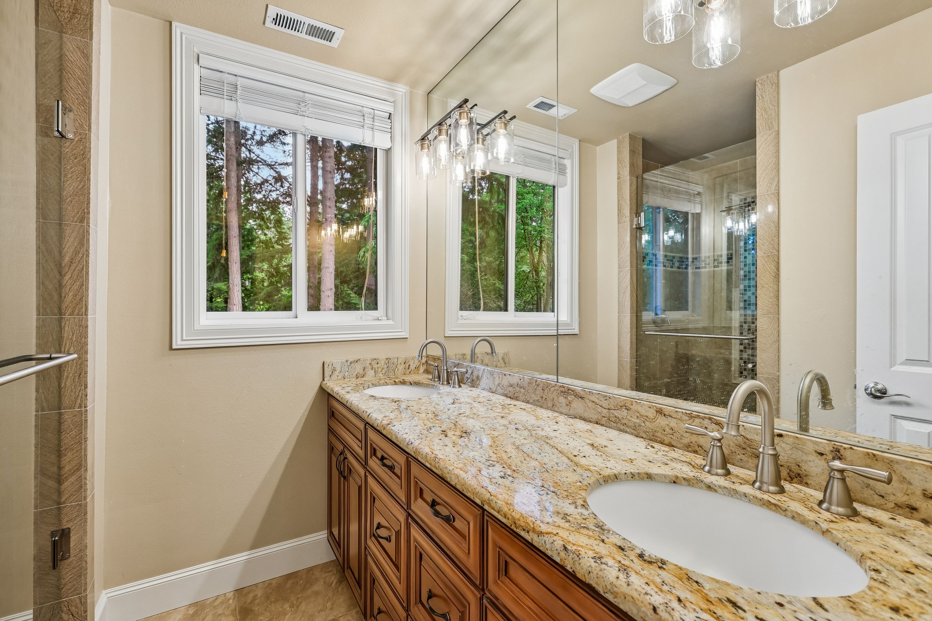  3720 131st Ave NE, Bellevue, WA 98005 - 物件實景