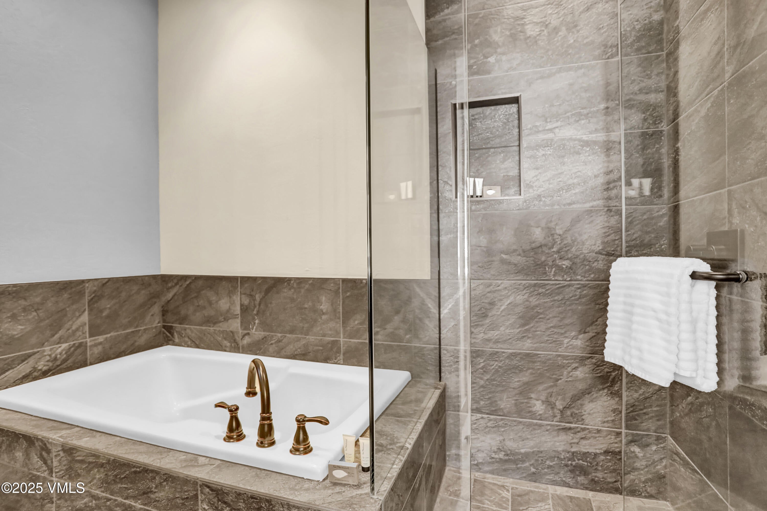 Edwards, Colorado, 81632, United States, 5 Bedrooms Bedrooms, ,5 BathroomsBathrooms,Residential,For Sale,1976185