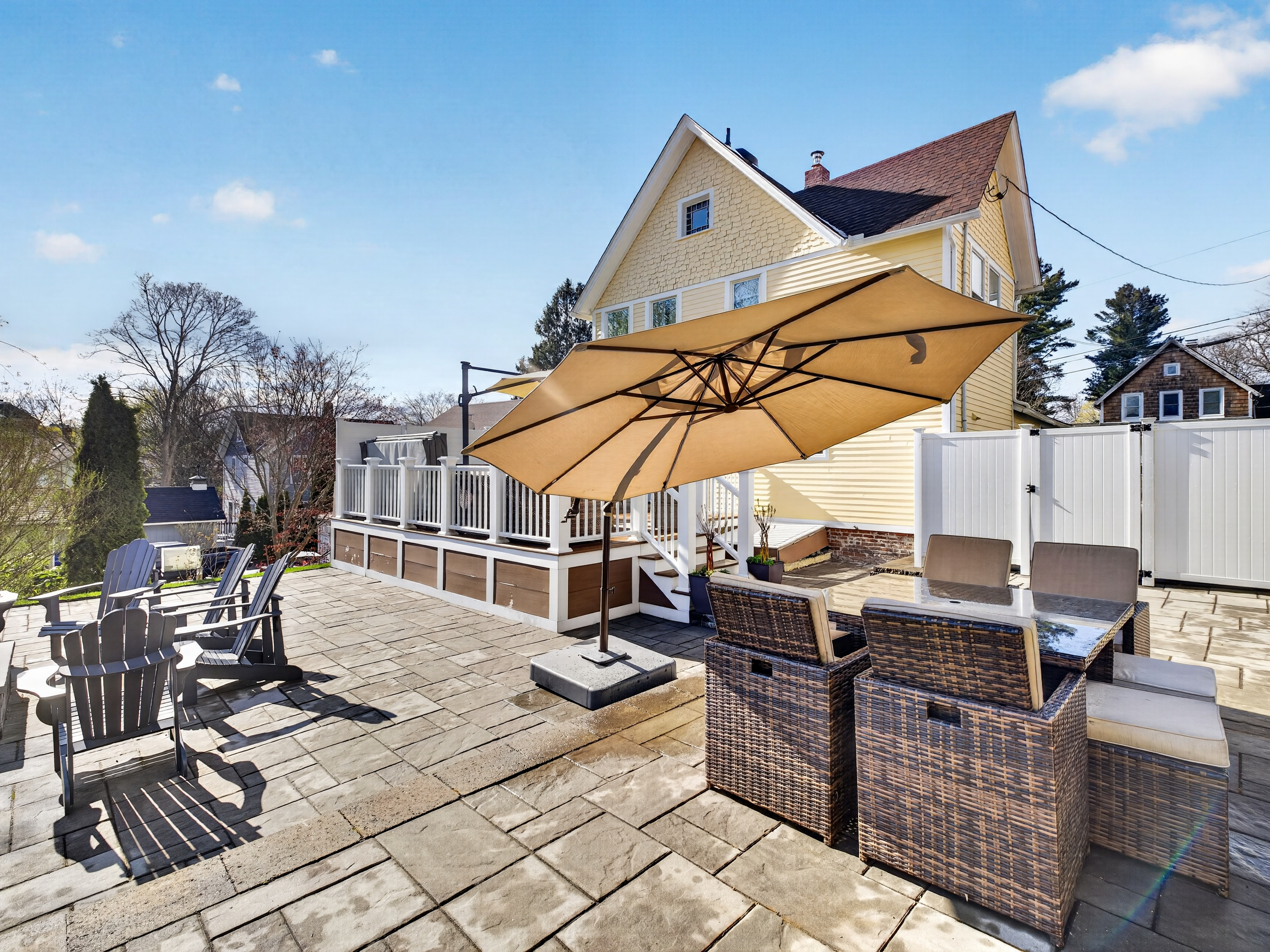  Refined Character & Private Outdoor Retreat in Heart of Mystic - 物件實景