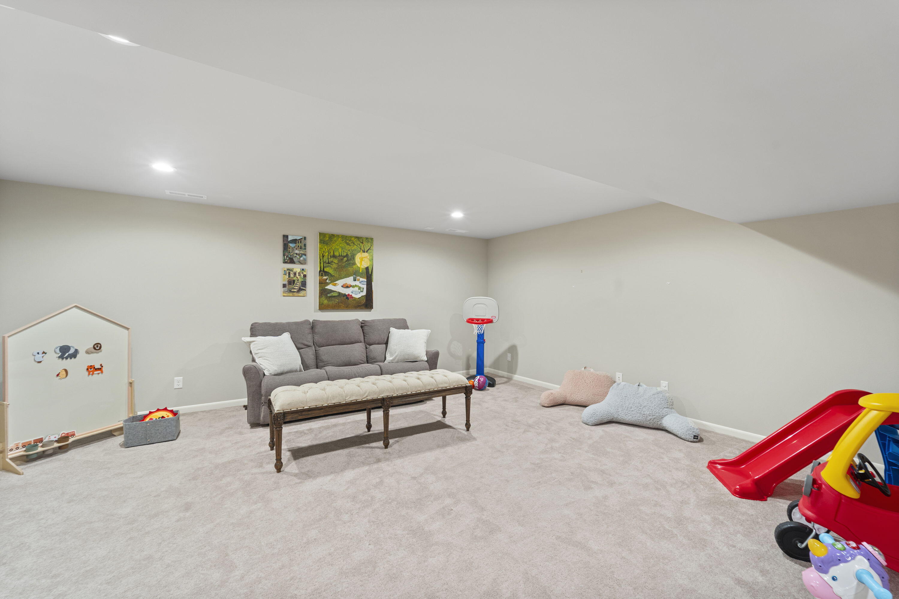 Mequon, Wisconsin, 53097, United States, 5 Bedrooms Bedrooms, ,4 BathroomsBathrooms,Residential,For Sale,1932349