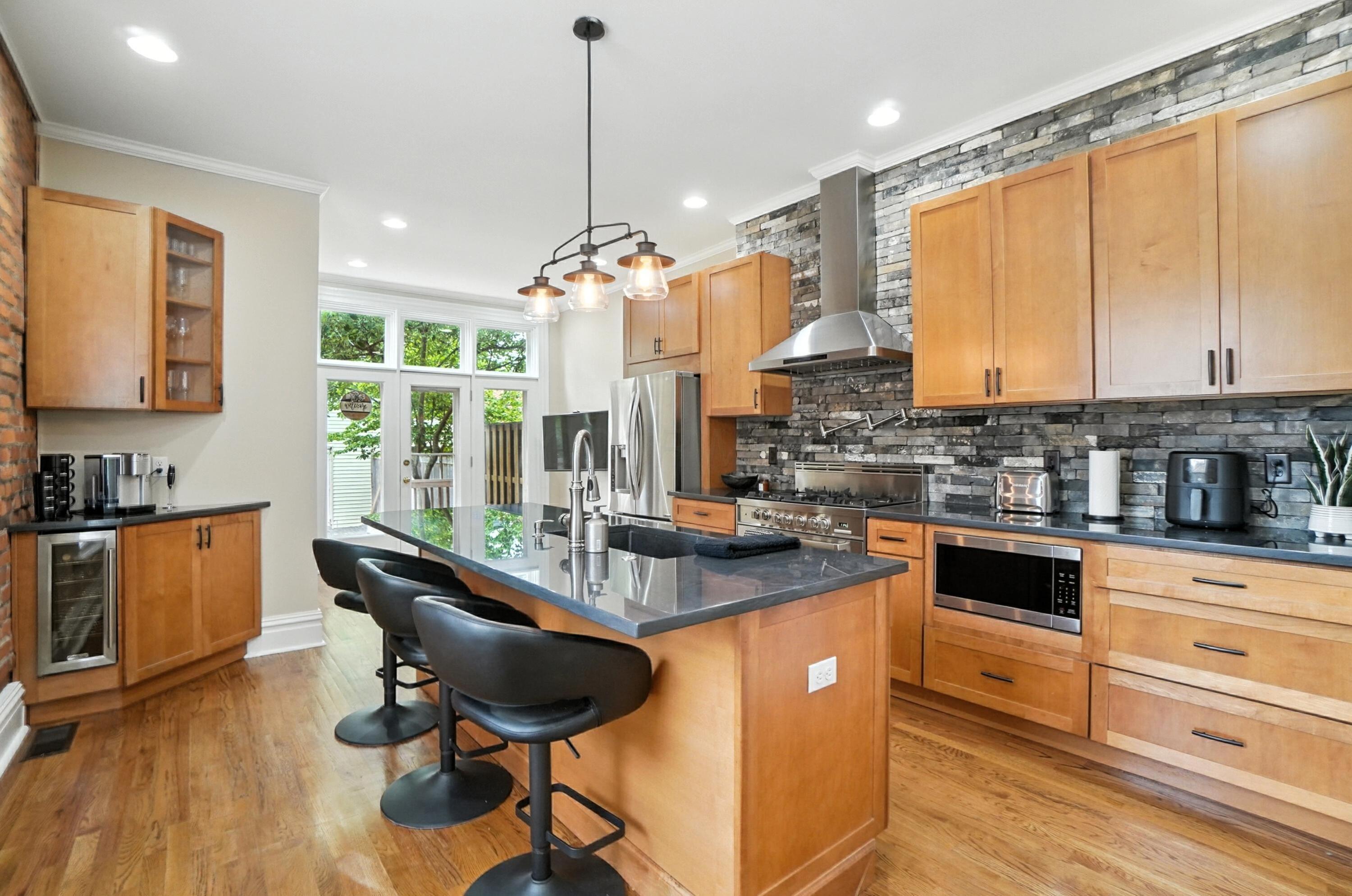 Columbus, Ohio, 43201, United States, 3 Bedrooms Bedrooms, ,4 BathroomsBathrooms,Residential,For Sale,1903753
