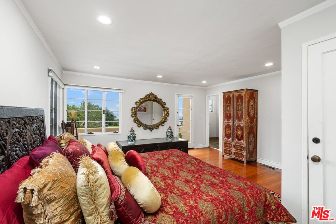 Los Angeles, California, 90027, United States, 4 Bedrooms Bedrooms, ,4 BathroomsBathrooms,Residential,For Sale,1898914