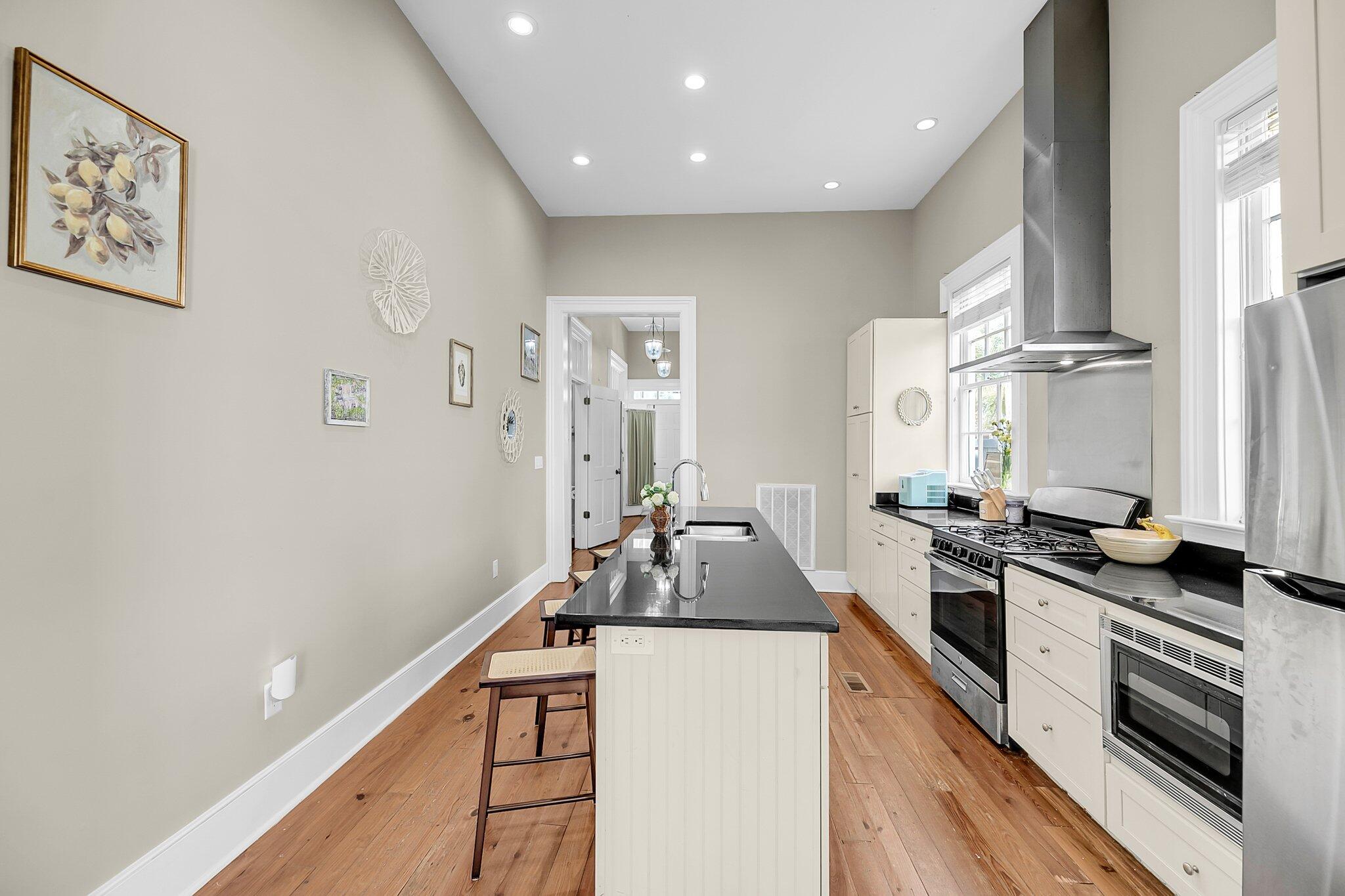 Charleston, South Carolina, 29403, United States, 3 Bedrooms Bedrooms, ,3 BathroomsBathrooms,Residential,For Sale,1875123