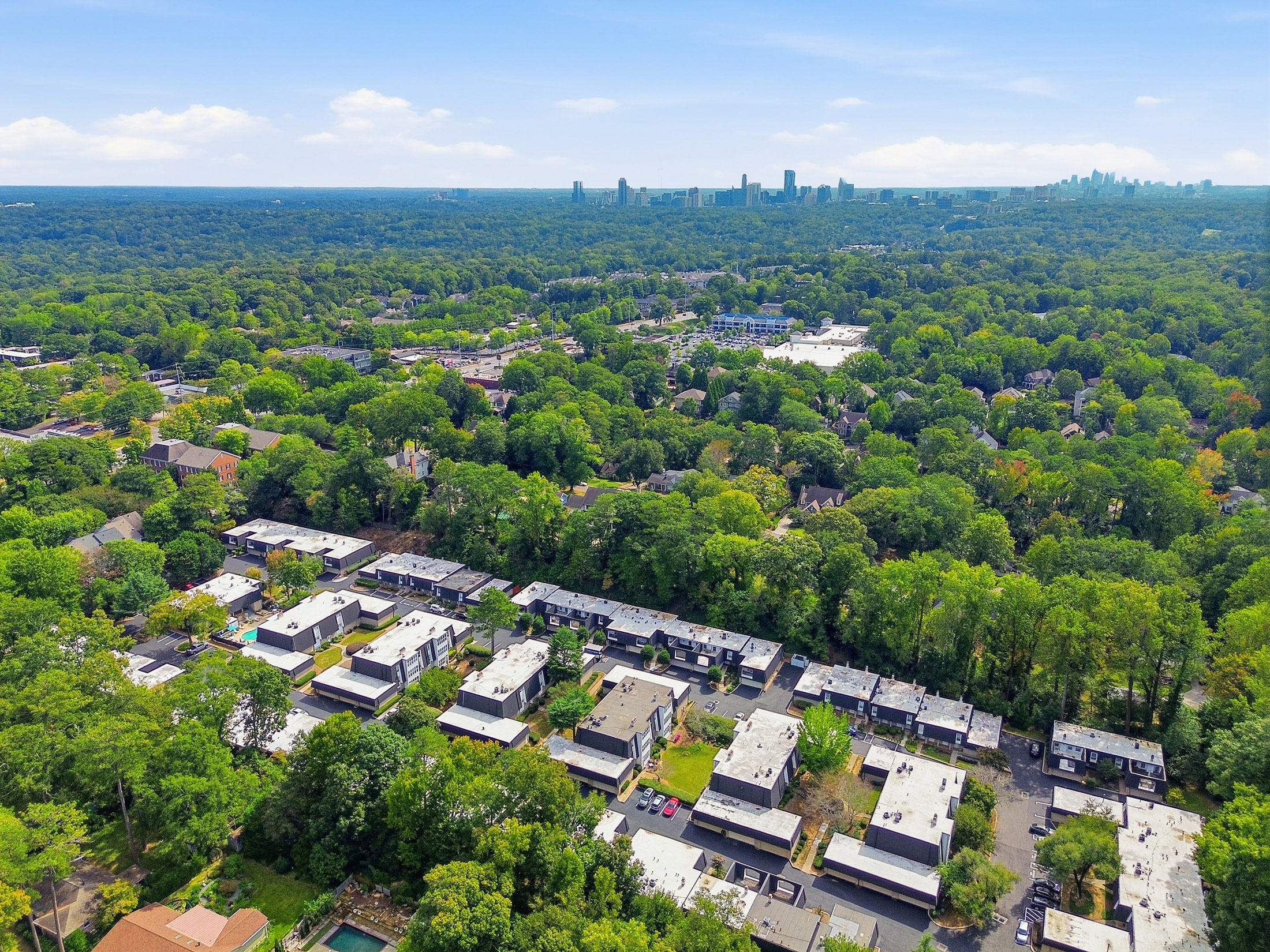  Tucked within The Cloisters in Sandy Springs - 物件實景