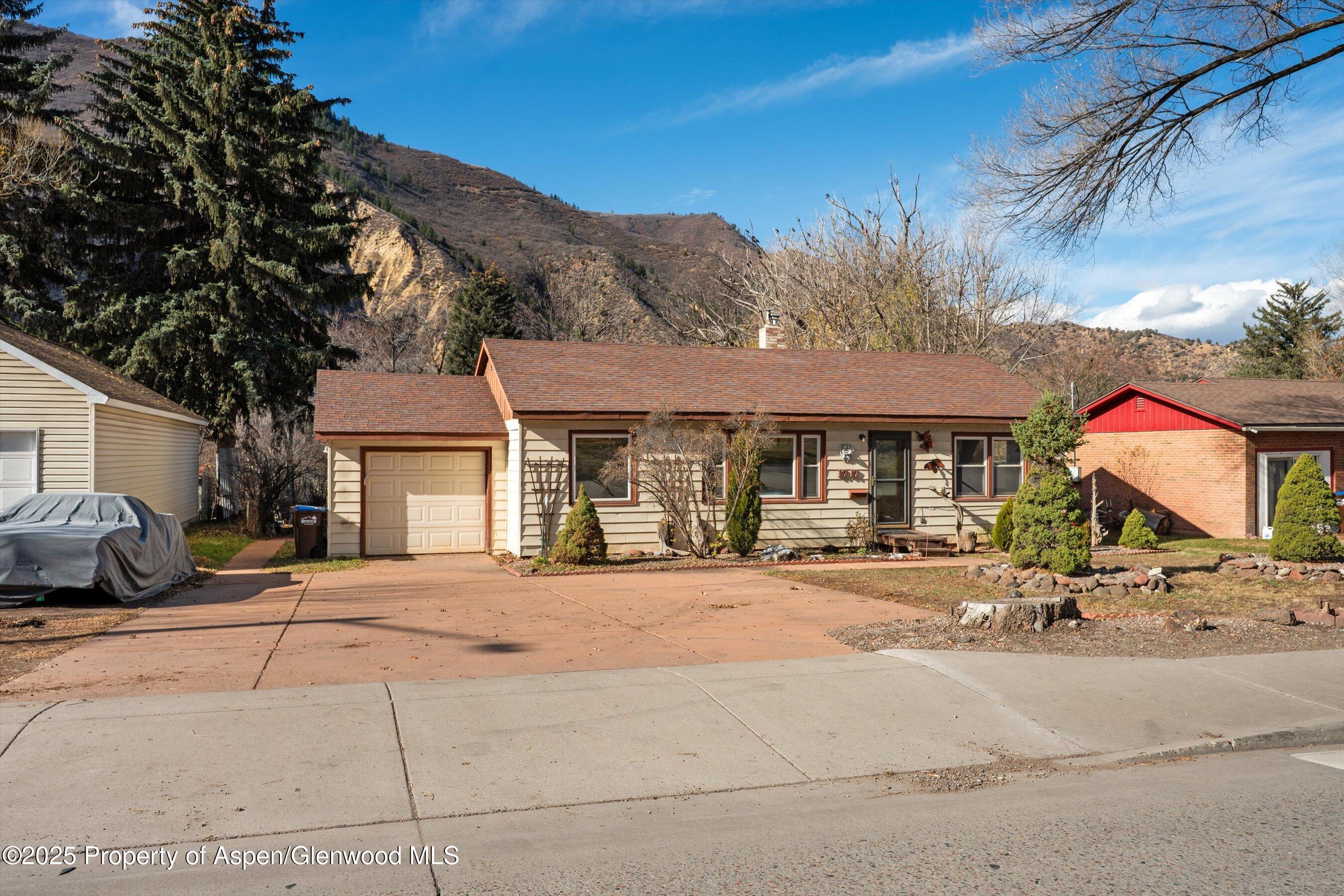 Glenwood Springs, Colorado, 81601, United States, 4 Bedrooms Bedrooms, ,2 BathroomsBathrooms,Residential,For Sale,1997060
