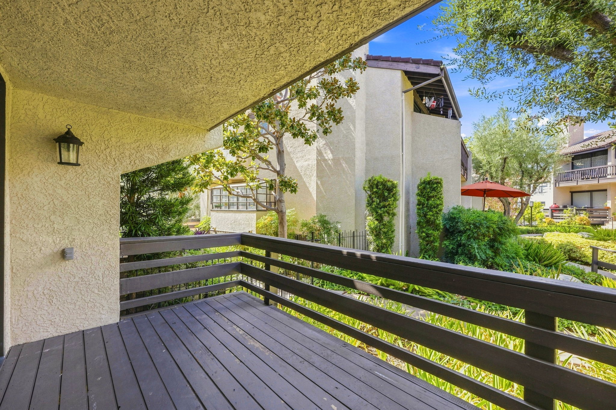  21801 Burbank Boulevard, 83 - 物件實景