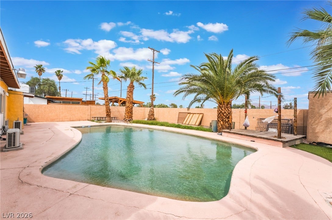 Las Vegas, Nevada, 89104, United States, 6 Bedrooms Bedrooms, ,2 BathroomsBathrooms,Residential,For Sale,2048974