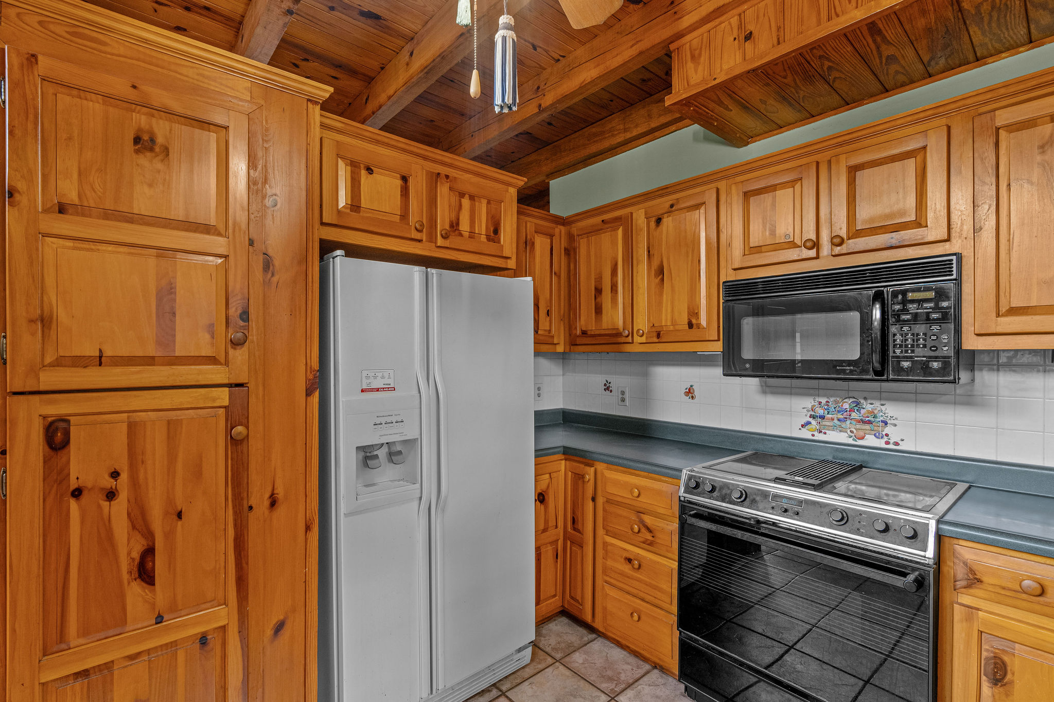 Dandridge, Tennessee, 37725, United States, 2 Bedrooms Bedrooms, ,2 BathroomsBathrooms,Residential,For Sale,1928860