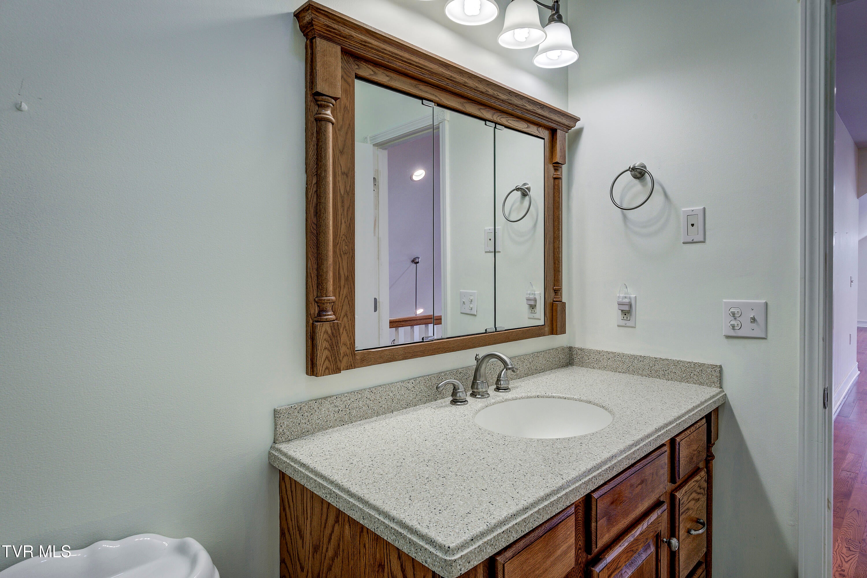 Bristol, Tennessee, 37620, United States, 4 Bedrooms Bedrooms, ,4 BathroomsBathrooms,Residential,For Sale,2001712