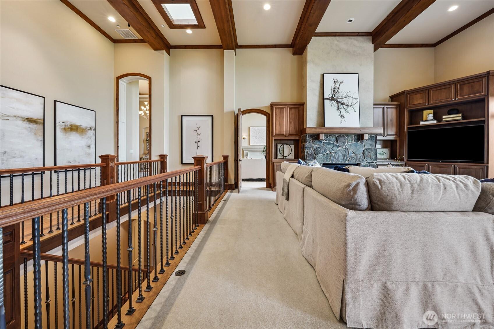 BELLEVUE, Washington, 98006, United States, 4 Bedrooms Bedrooms, ,6 BathroomsBathrooms,Residential,For Sale,1876137