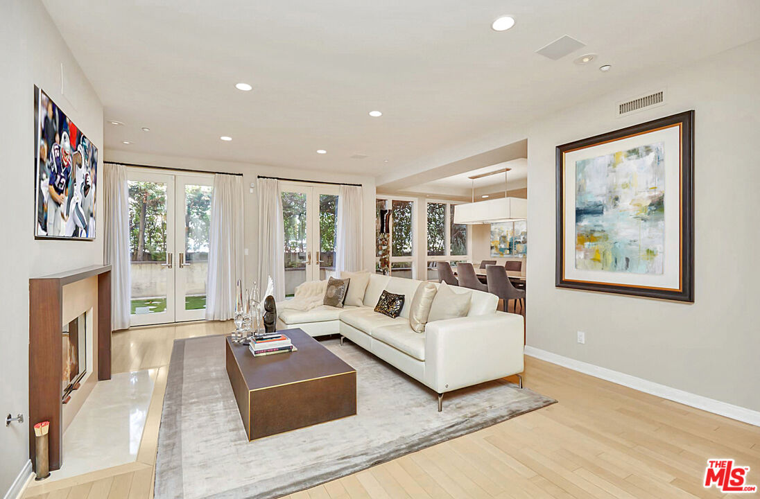 Beverly Hills, California, 90211, United States, 2 Bedrooms Bedrooms, ,3 BathroomsBathrooms,Residential,For Sale,1897211