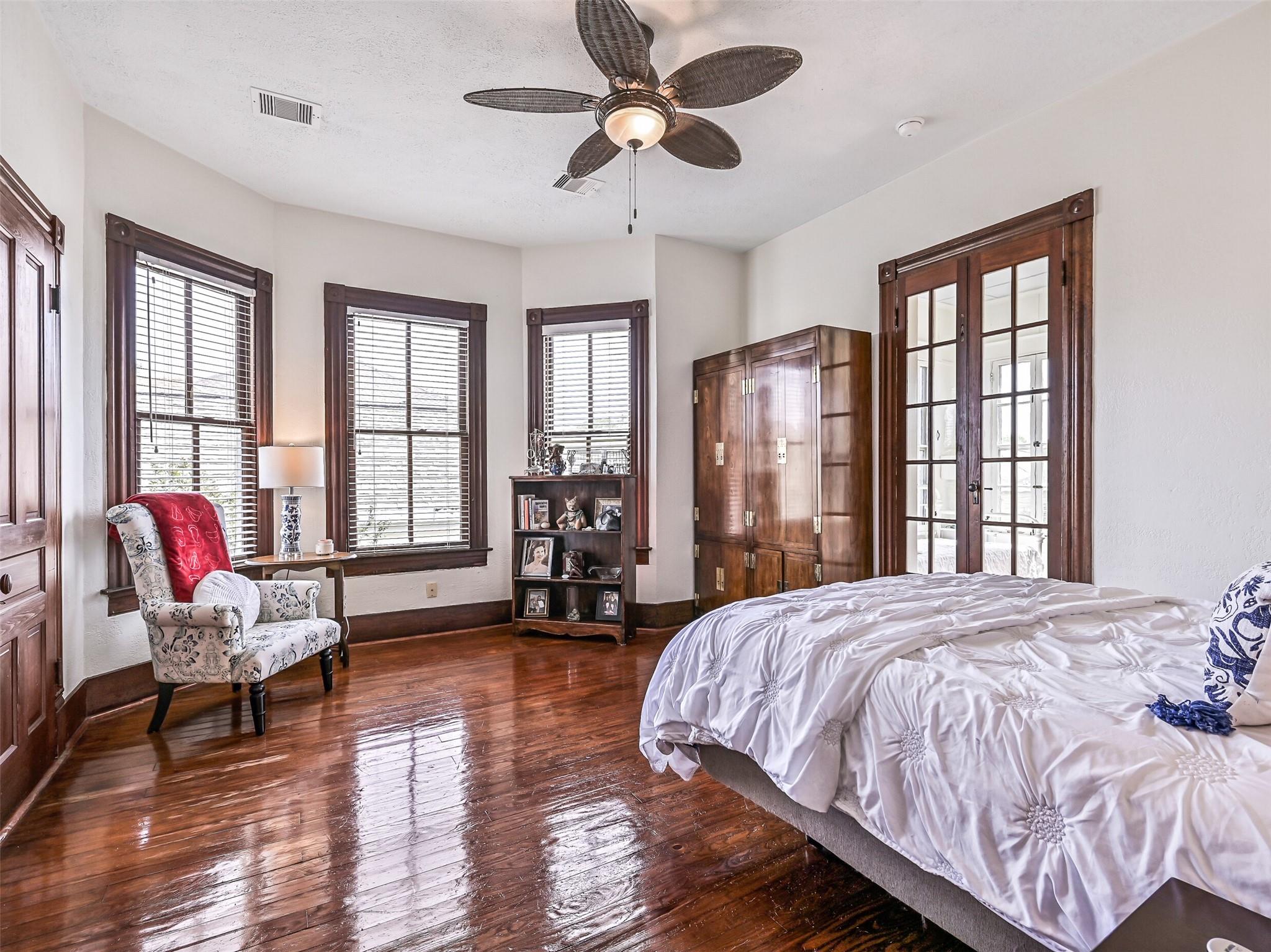 Galveston, Texas, 77550, United States, 4 Bedrooms Bedrooms, ,3 BathroomsBathrooms,Residential,For Sale,1818461