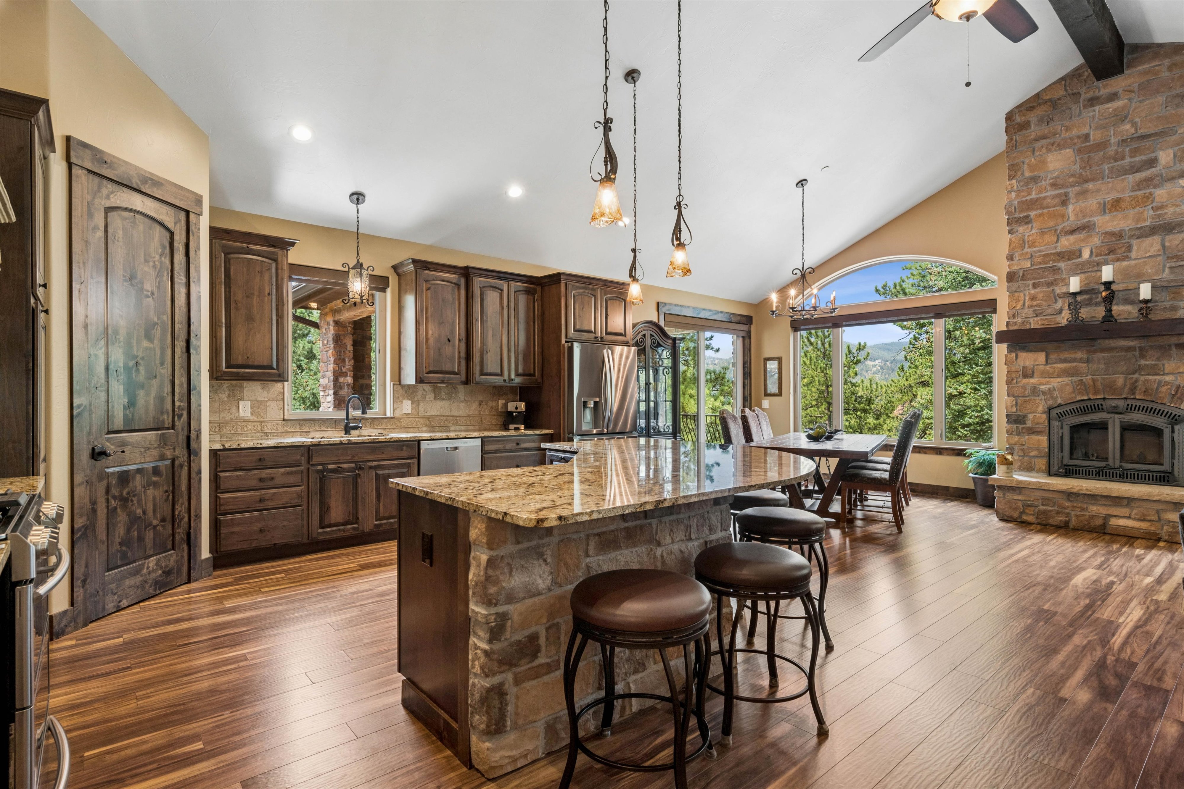  Extraordinary 20 Acre Mountain Estate Bordering Protected Wilderness - 物件實景