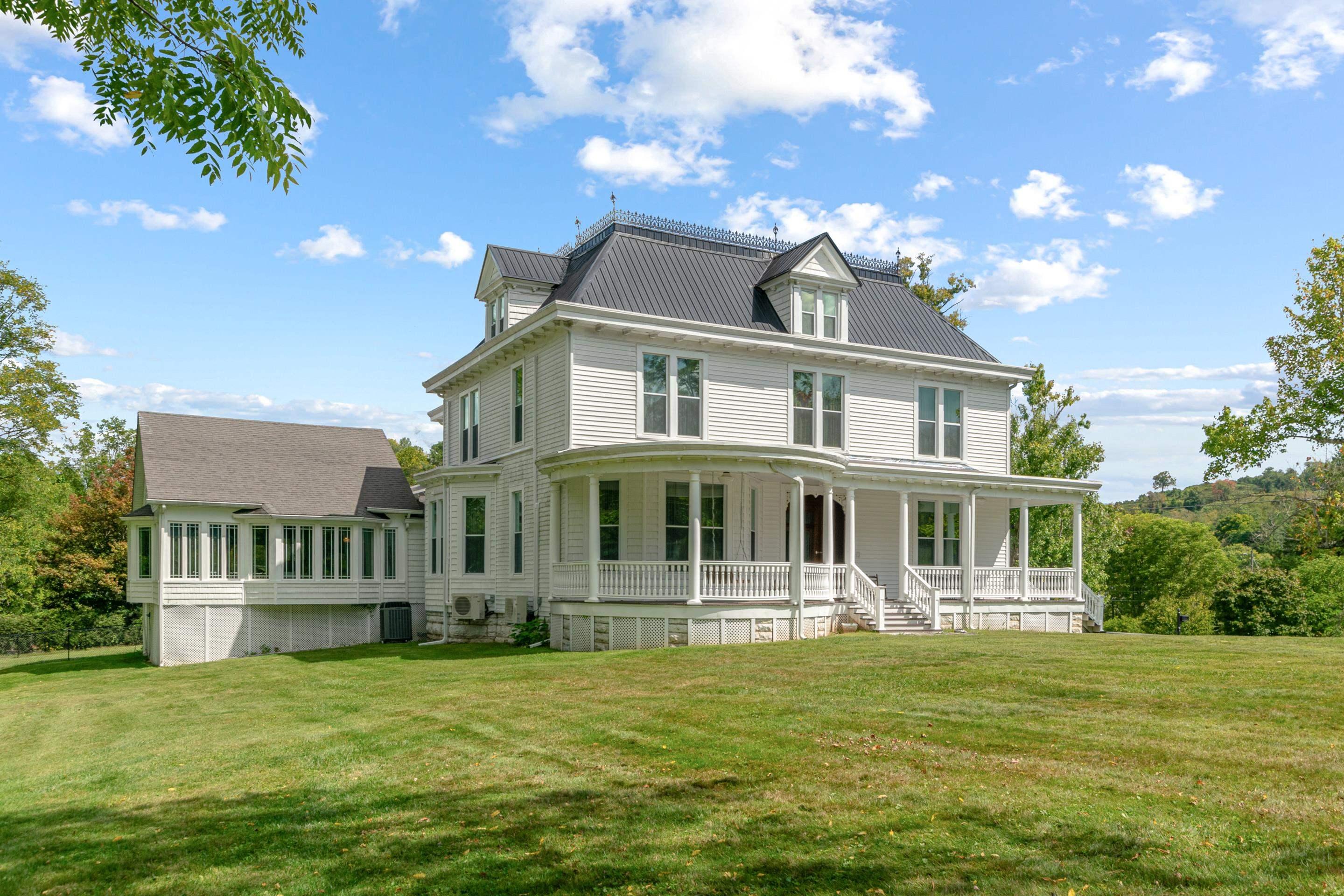 Tazewell, Virginia, 24651, United States, 6 Bedrooms Bedrooms, ,4 BathroomsBathrooms,Residential,For Sale,1905937