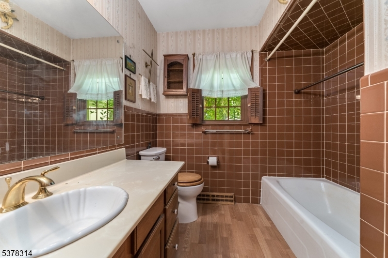 Raritan Twp., New Jersey, 08822, United States, 3 Bedrooms Bedrooms, ,2 BathroomsBathrooms,Residential,For Sale,1917160