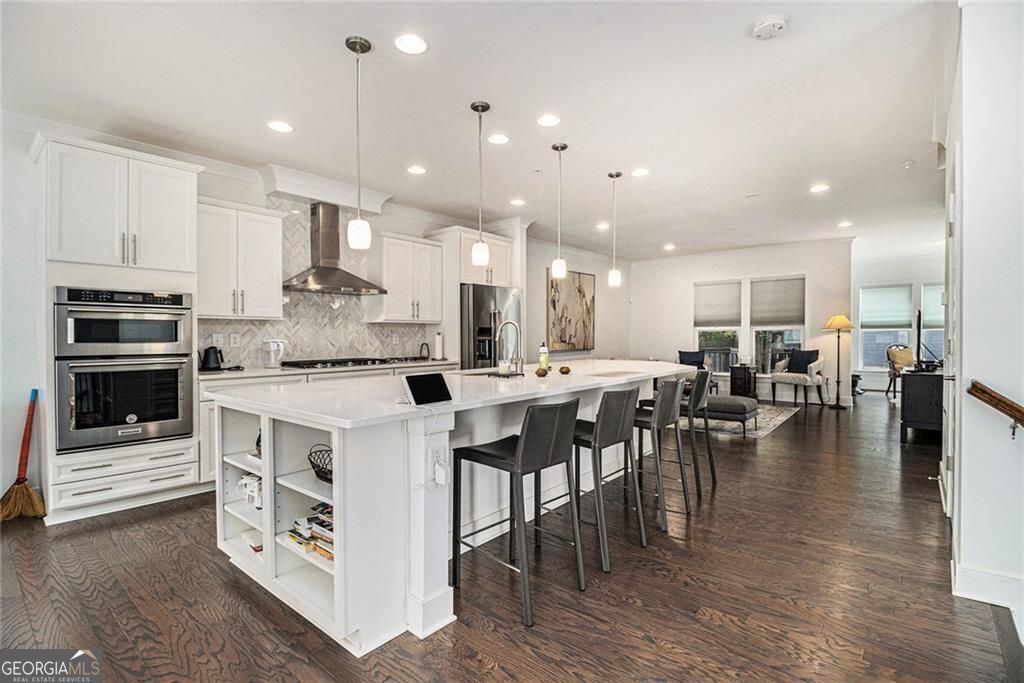 Atlanta, Georgia, 30324, United States, 4 Bedrooms Bedrooms, ,5 BathroomsBathrooms,Residential,For Sale,1909913