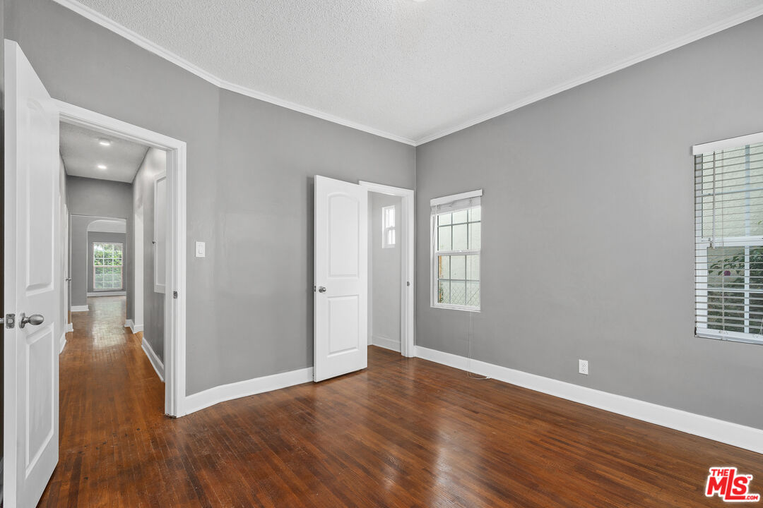 Los Angeles, California, 90019, United States, 6 Bedrooms Bedrooms, ,Residential,For Sale,1908523