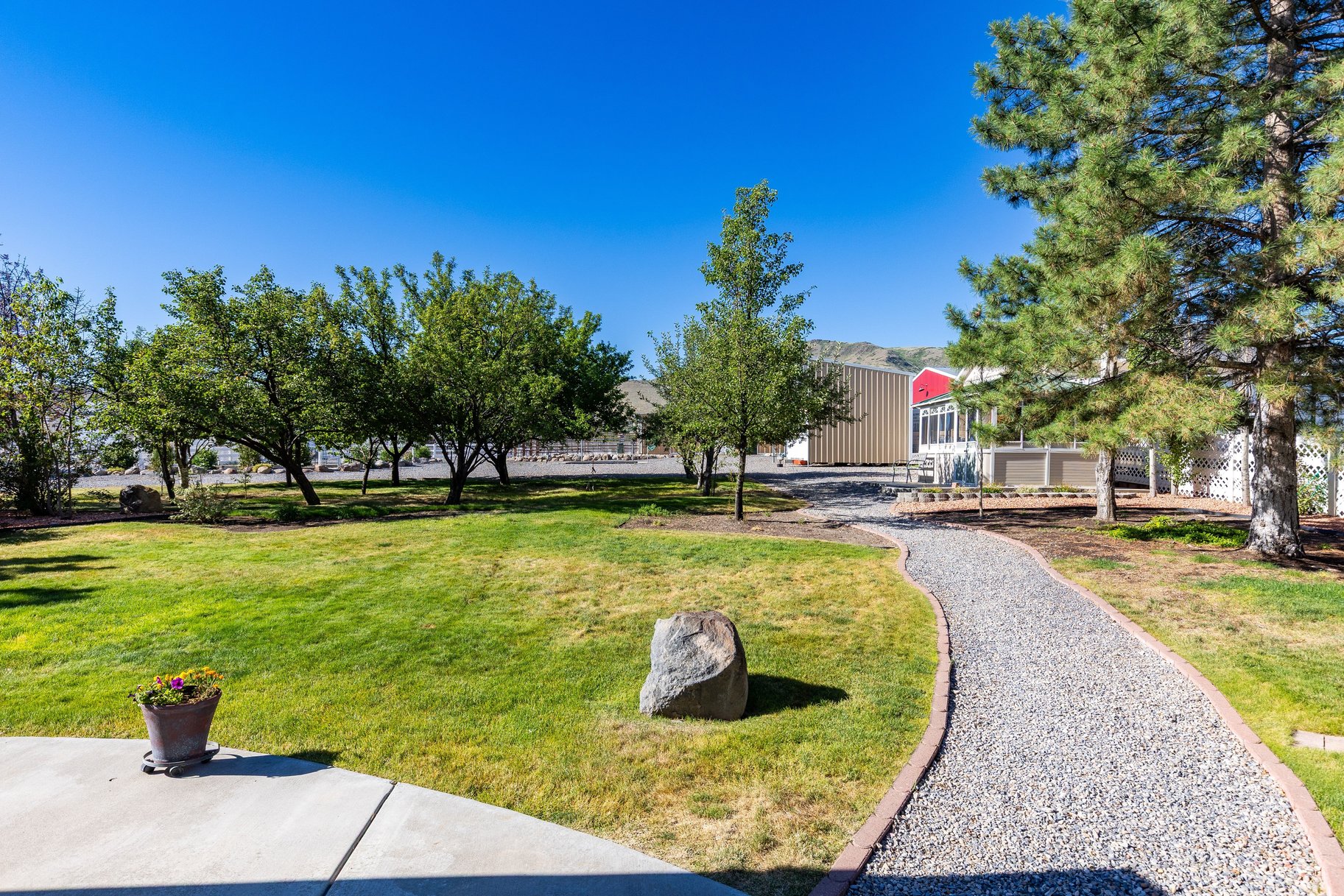  Fully Equipped Horse Property with Trail Access & Neighborhood Arena - 物件實景