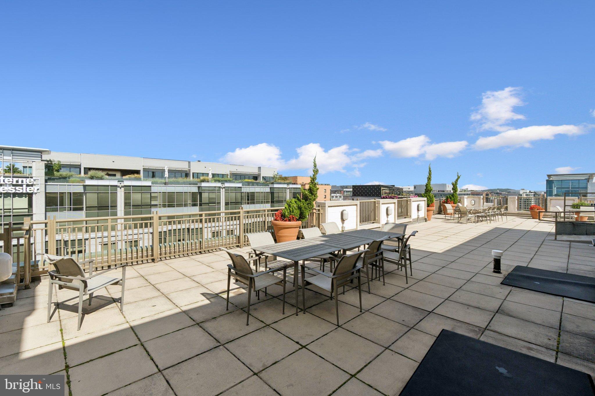 Washington, District of Columbia, 20005, United States, 2 Bedrooms Bedrooms, ,2 BathroomsBathrooms,Residential,For Sale,1976159