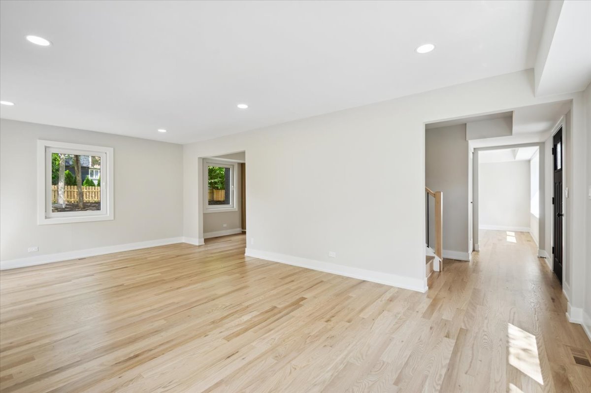 Naperville, Illinois, 60565, United States, 4 Bedrooms Bedrooms, ,3 BathroomsBathrooms,Residential,For Sale,1932605