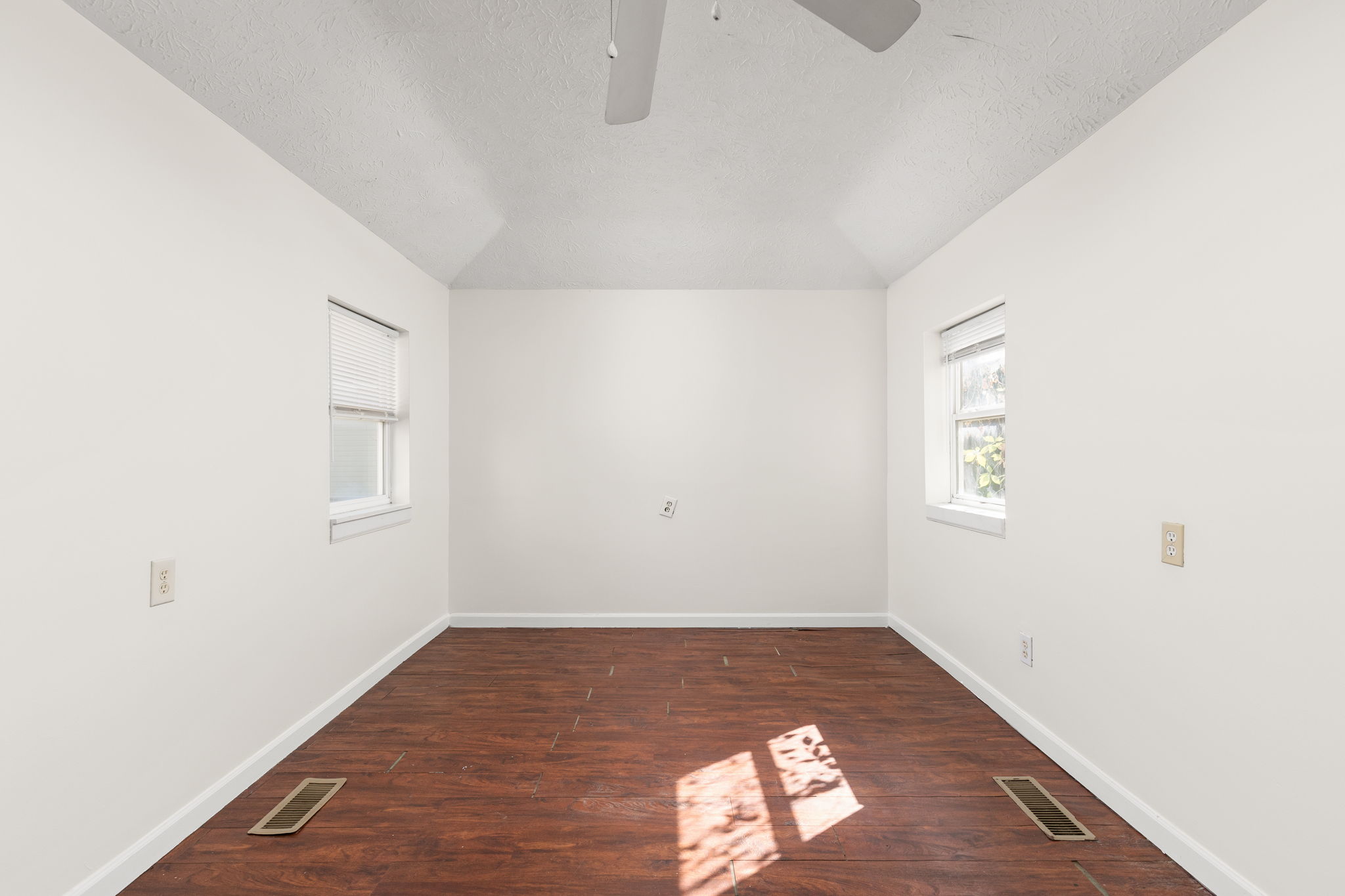  Noblesville Triplex Ready to be Made Your Own - 物件實景