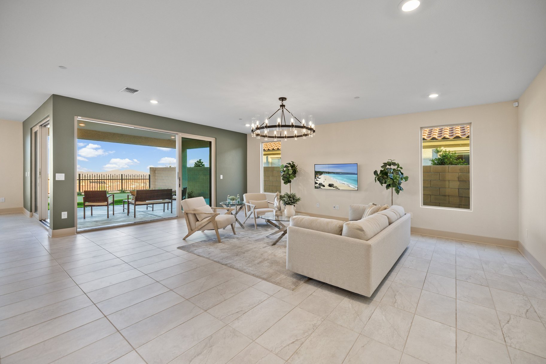  Thoughtfully Upgraded Home Set on an Elevated Lot Offering Sweeping Views - 物件實景