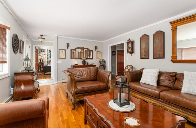 Shoreham, New York, 11786, United States, 5 Bedrooms Bedrooms, ,3 BathroomsBathrooms,Residential,For Sale,1990330