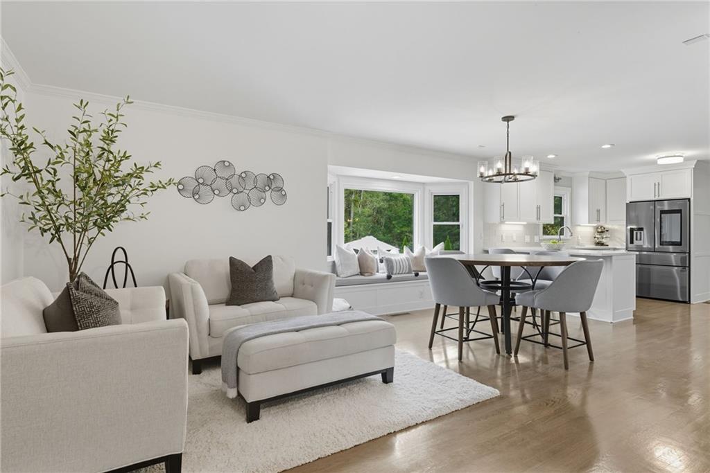 Alpharetta, Georgia, 30005, United States, 4 Bedrooms Bedrooms, ,6 BathroomsBathrooms,Residential,For Sale,1983404