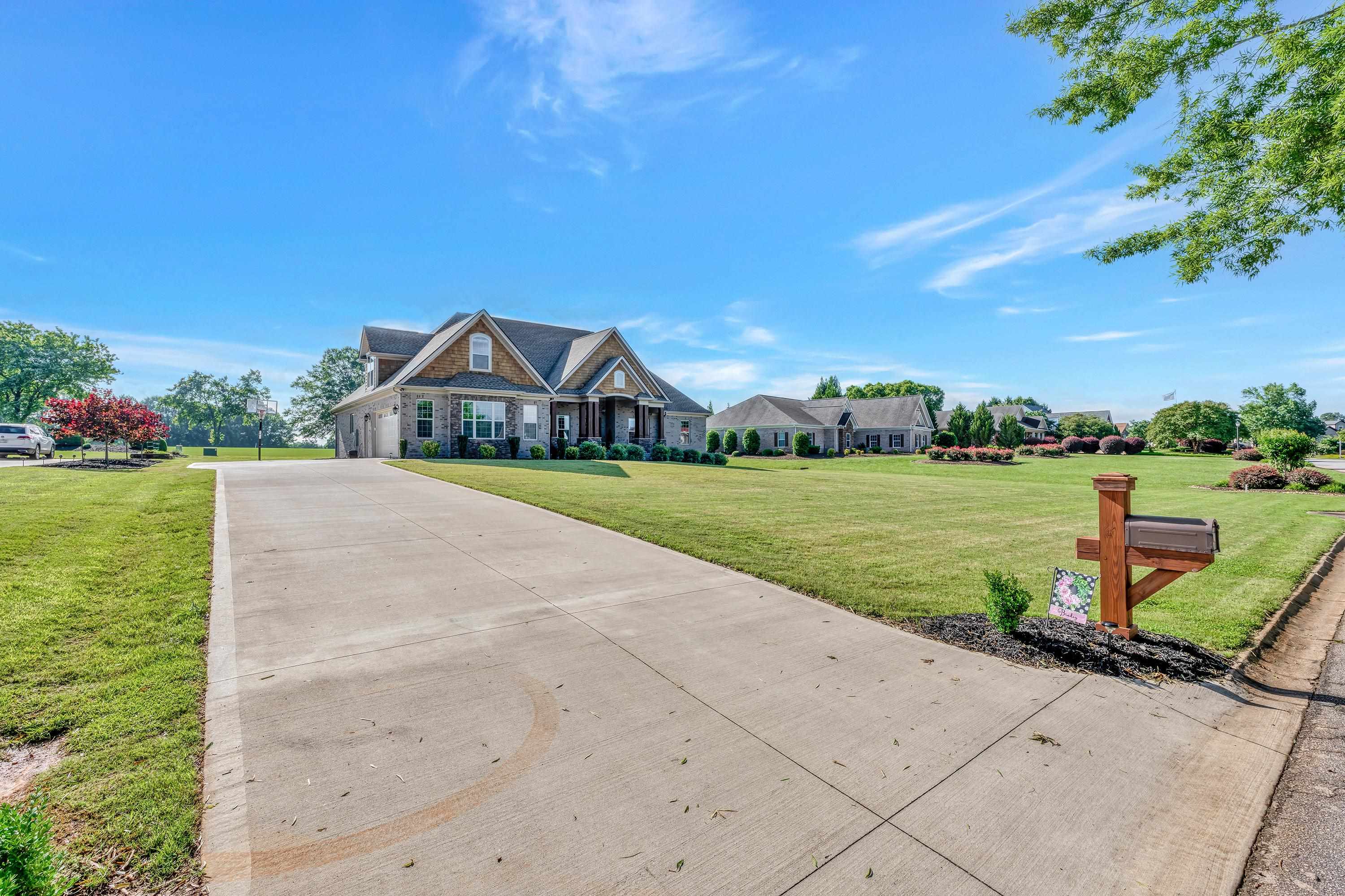 Campobello, South Carolina, 29322, United States, 4 Bedrooms Bedrooms, ,5 BathroomsBathrooms,Residential,For Sale,1828084