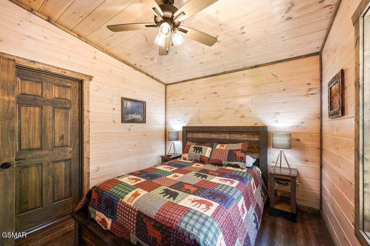Gatlinburg, Tennessee, 37738, United States, 4 Bedrooms Bedrooms, ,5 BathroomsBathrooms,Residential,For Sale,2048286
