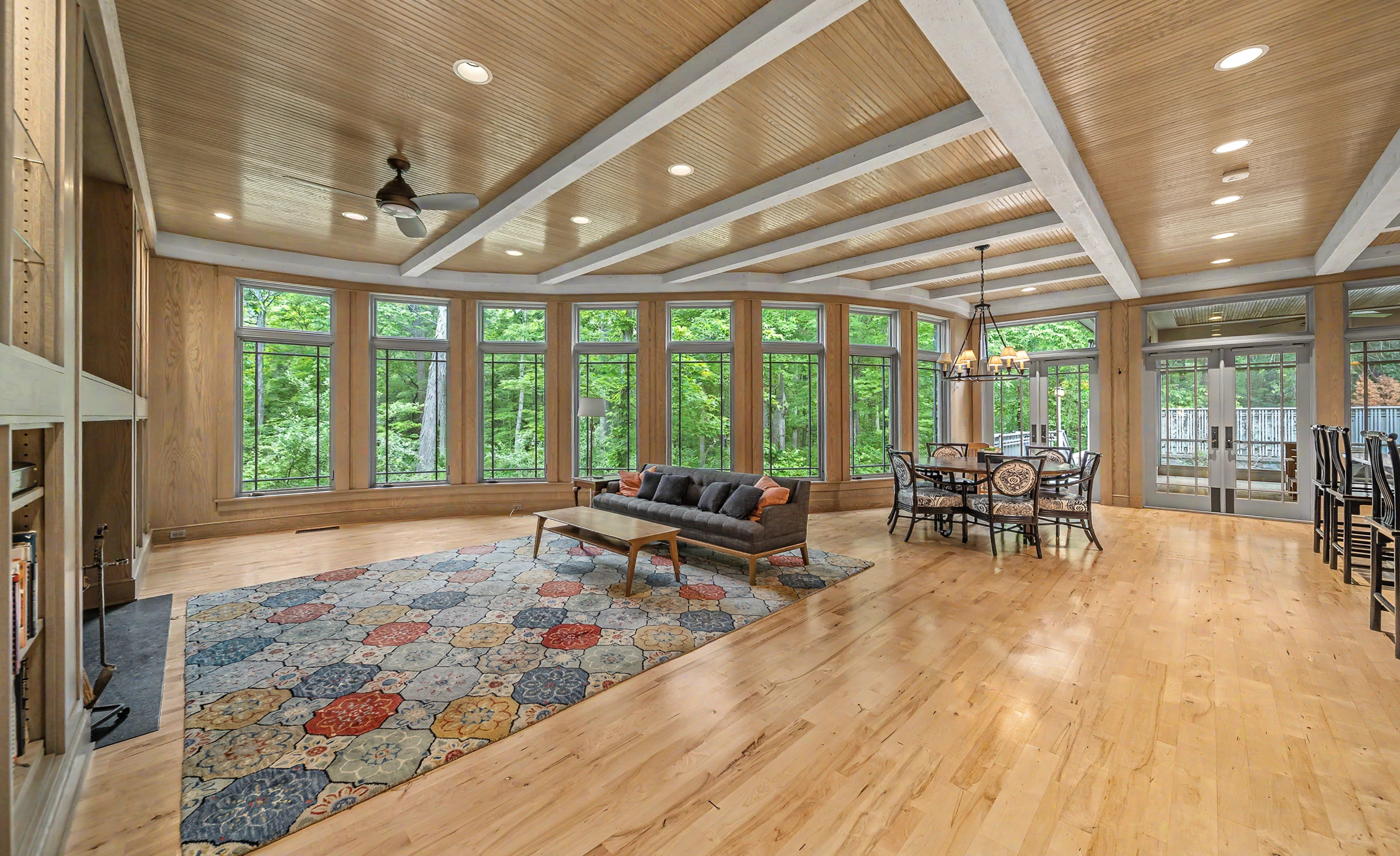  Stunning Prairie-Inspired Estate on 16 Acres of Scenic Woodlands - 物件實景