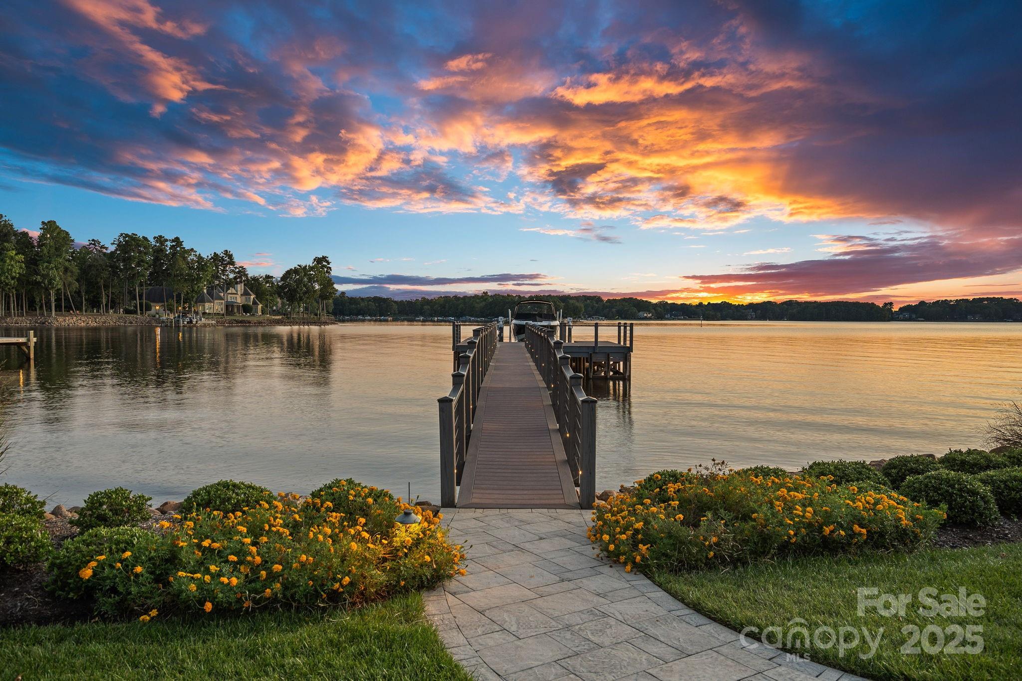 Mooresville, North Carolina, 28117, United States, 4 Bedrooms Bedrooms, ,6 BathroomsBathrooms,Residential,For Sale,1989072