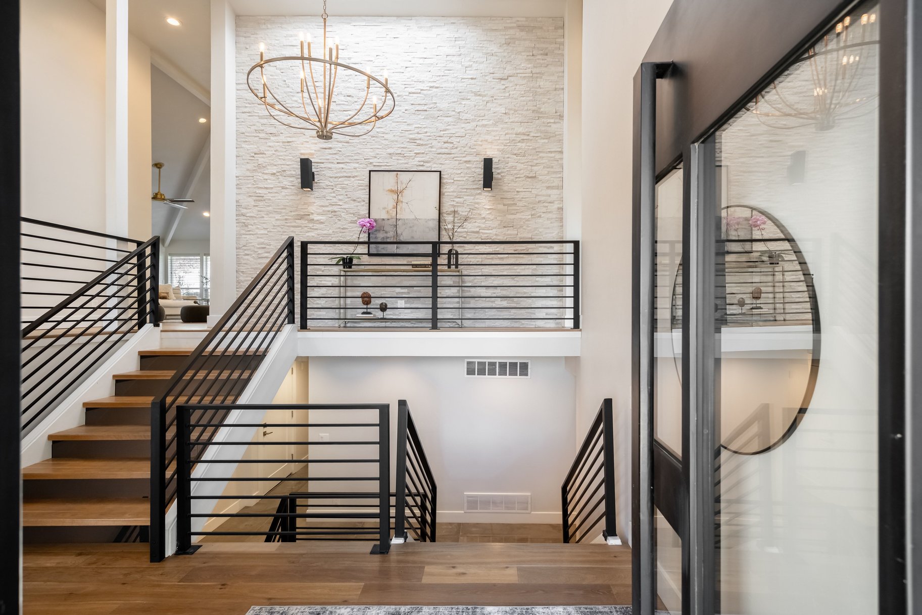  Stunning East Capitol Renovation - 物件實景