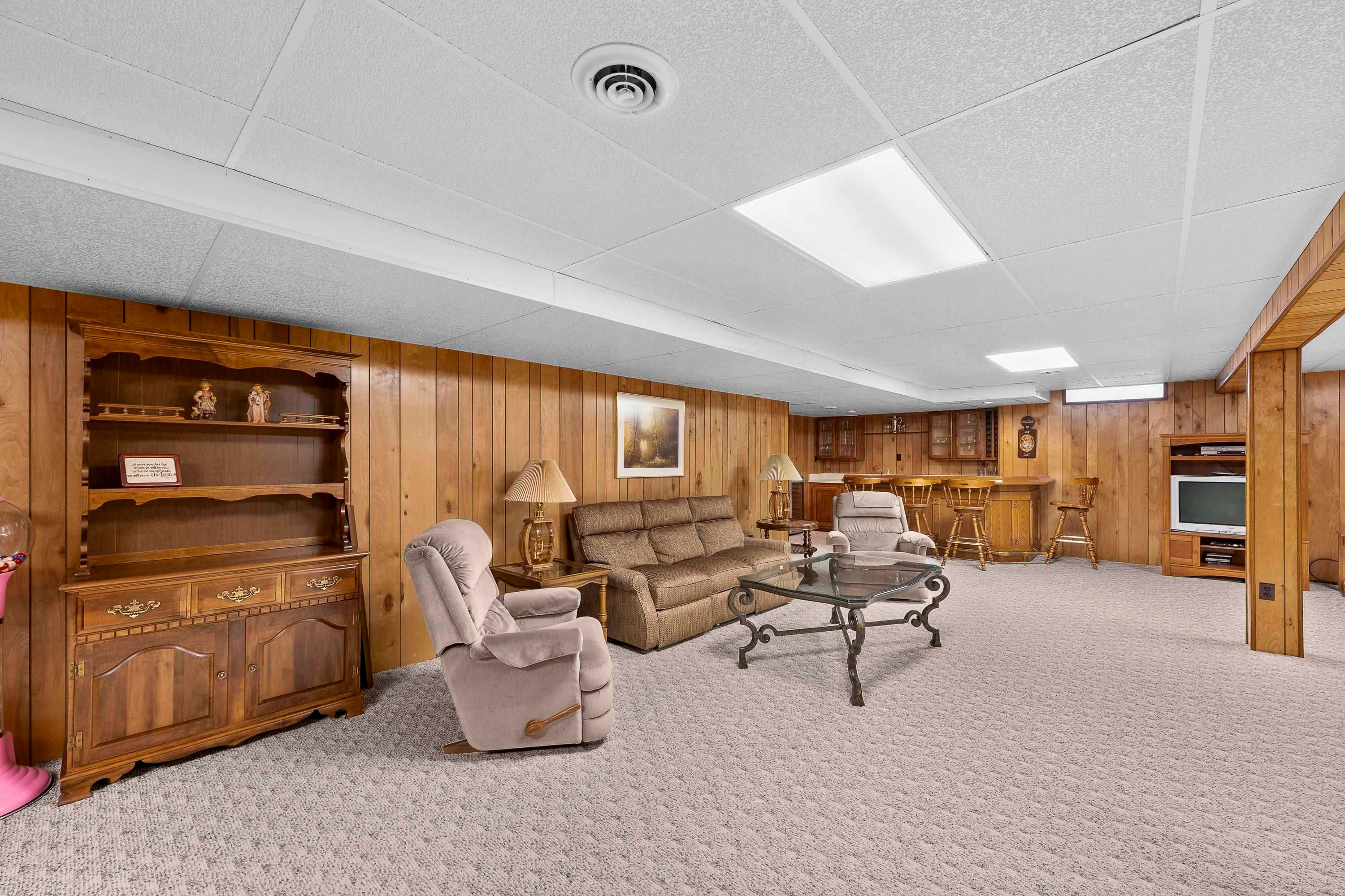 Rochester Hills, Michigan, 48307, United States, 2 Bedrooms Bedrooms, ,4 BathroomsBathrooms,Residential,For Sale,1979749