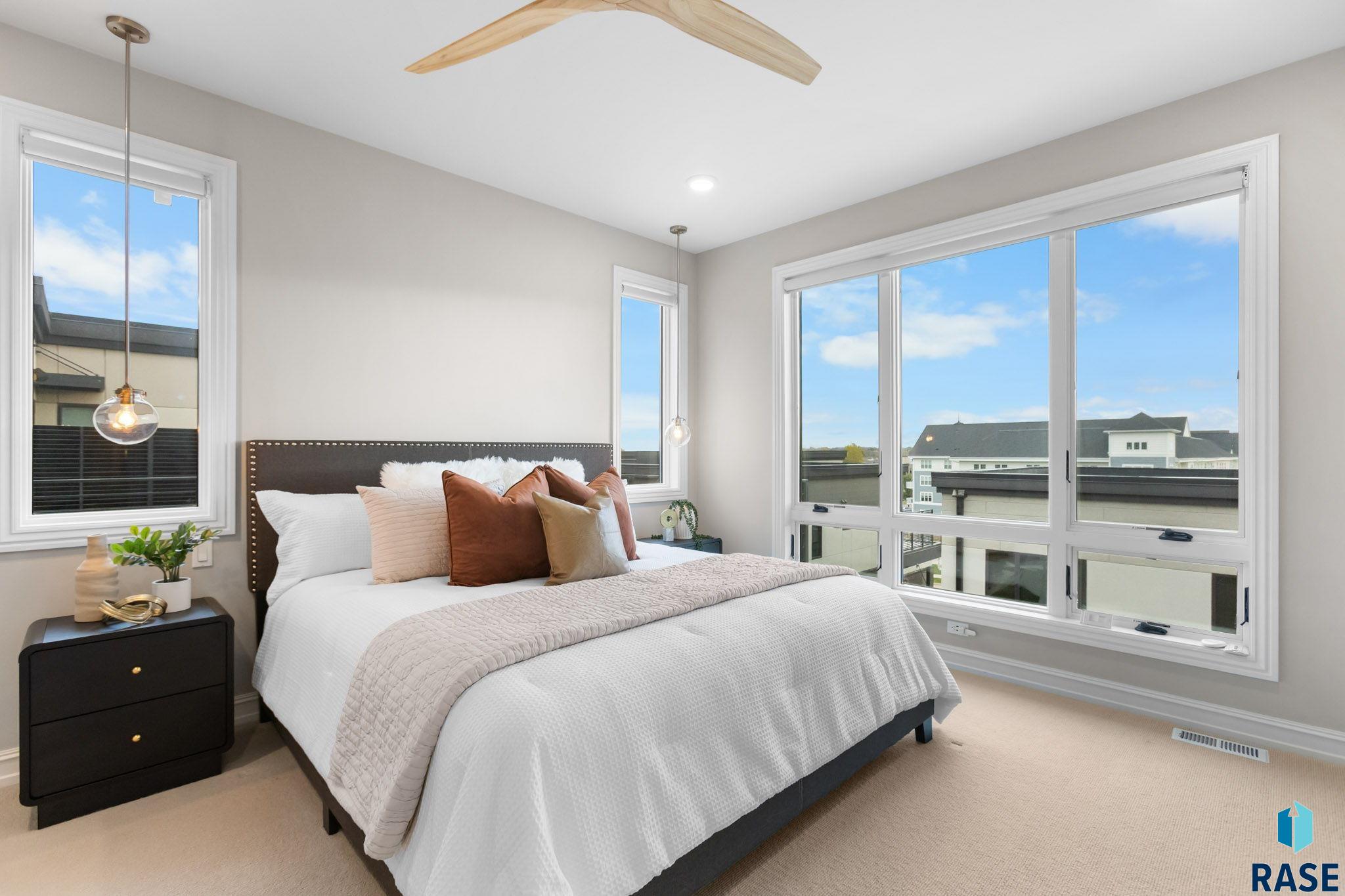 Sioux Falls, South Dakota, 57106, United States, 3 Bedrooms Bedrooms, ,2 BathroomsBathrooms,Residential,For Sale,1986319