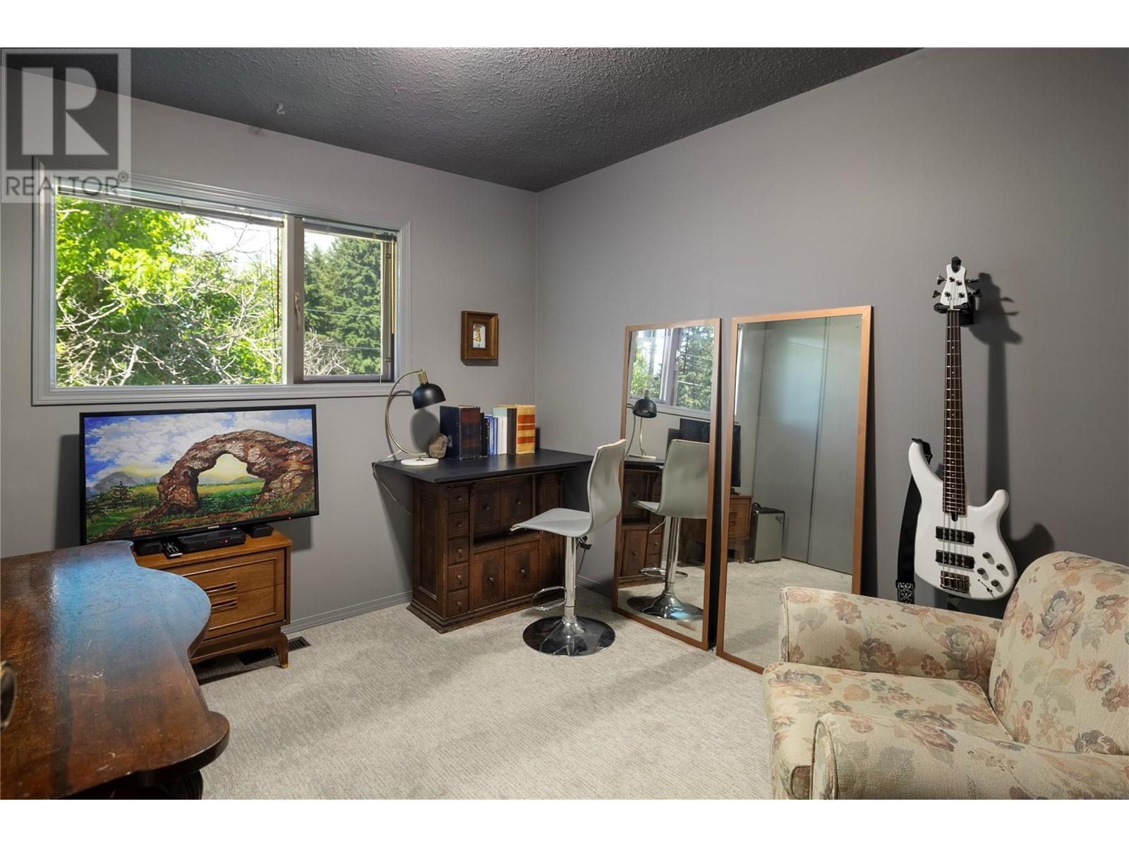 SPALLUMCHEEN, British Columbia, V4Y 0S8, CA, 5 Bedrooms Bedrooms, ,2 BathroomsBathrooms,Residential,For Sale,1950720