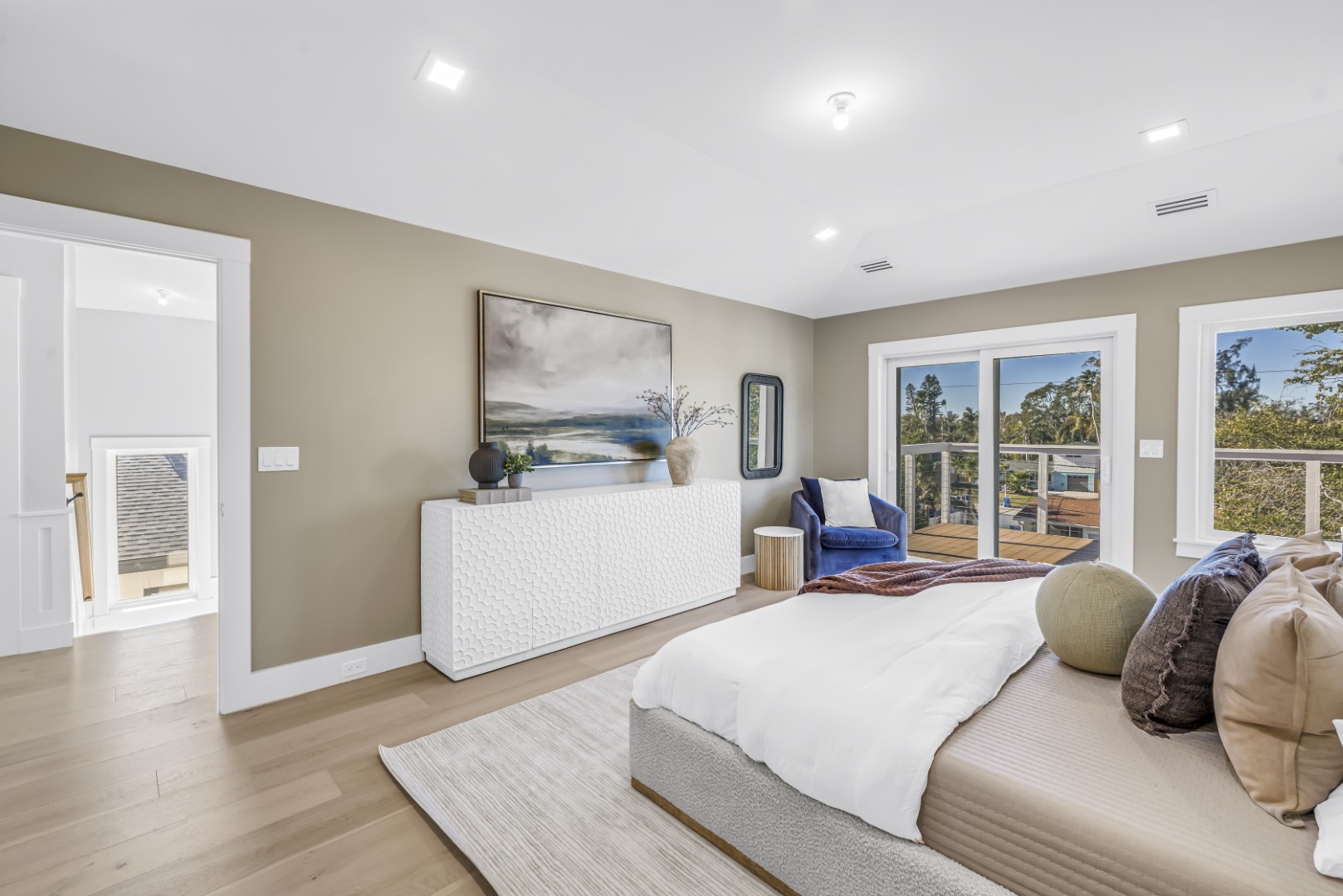 St Petersburg, Florida, 33703, United States, 5 Bedrooms Bedrooms, ,5 BathroomsBathrooms,Residential,For Sale,2013294