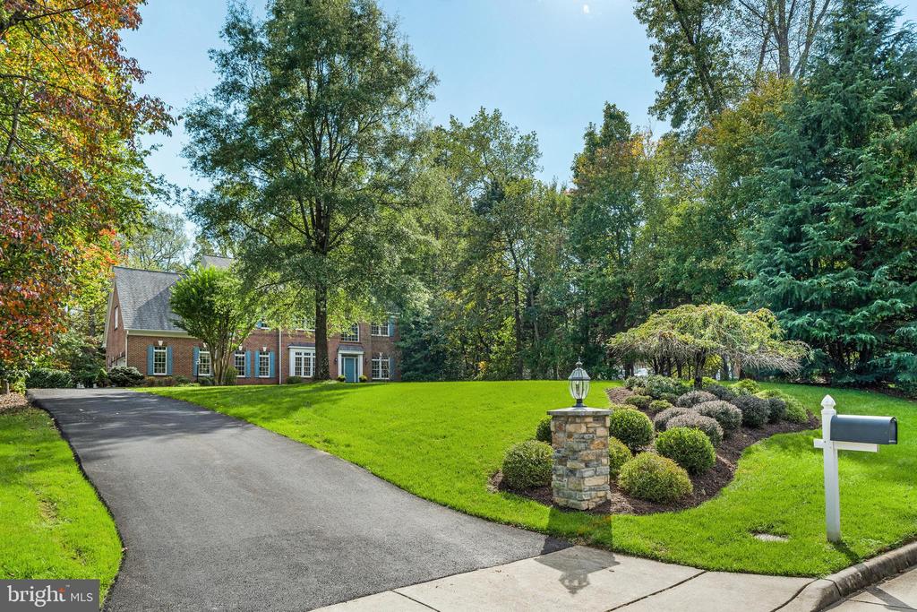 Fairfax, Virginia, 22033, United States, 6 Bedrooms Bedrooms, ,6 BathroomsBathrooms,Residential,For Sale,1973786